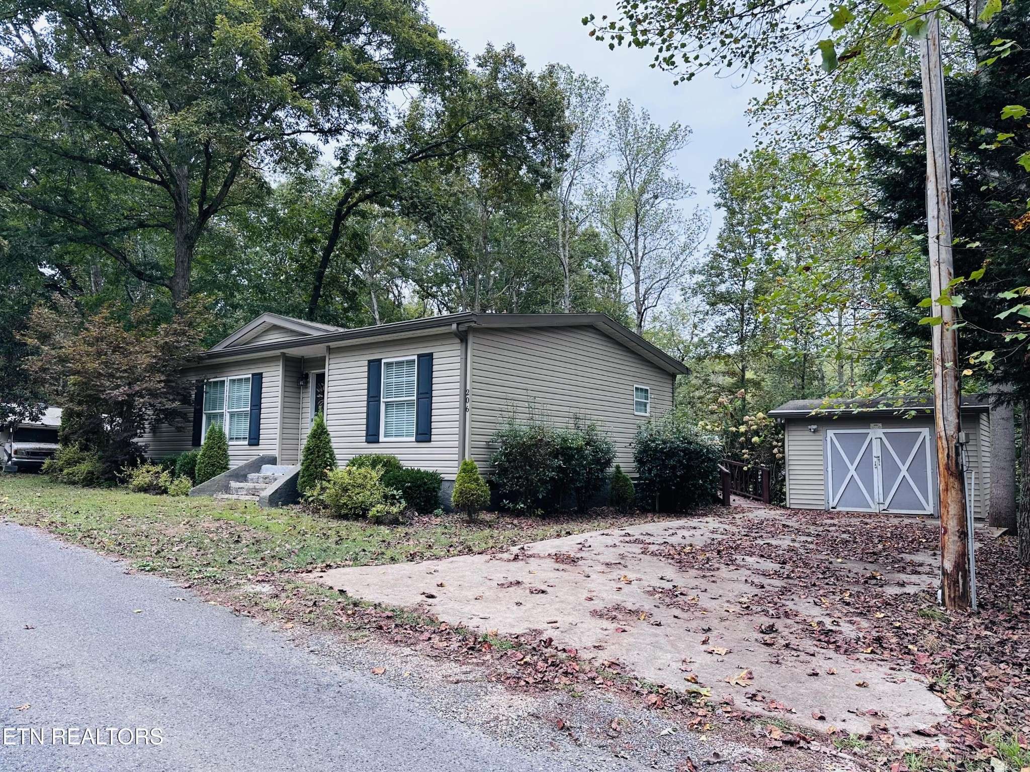 206 Randall Fugate Rd, Spring City, TN 37381
