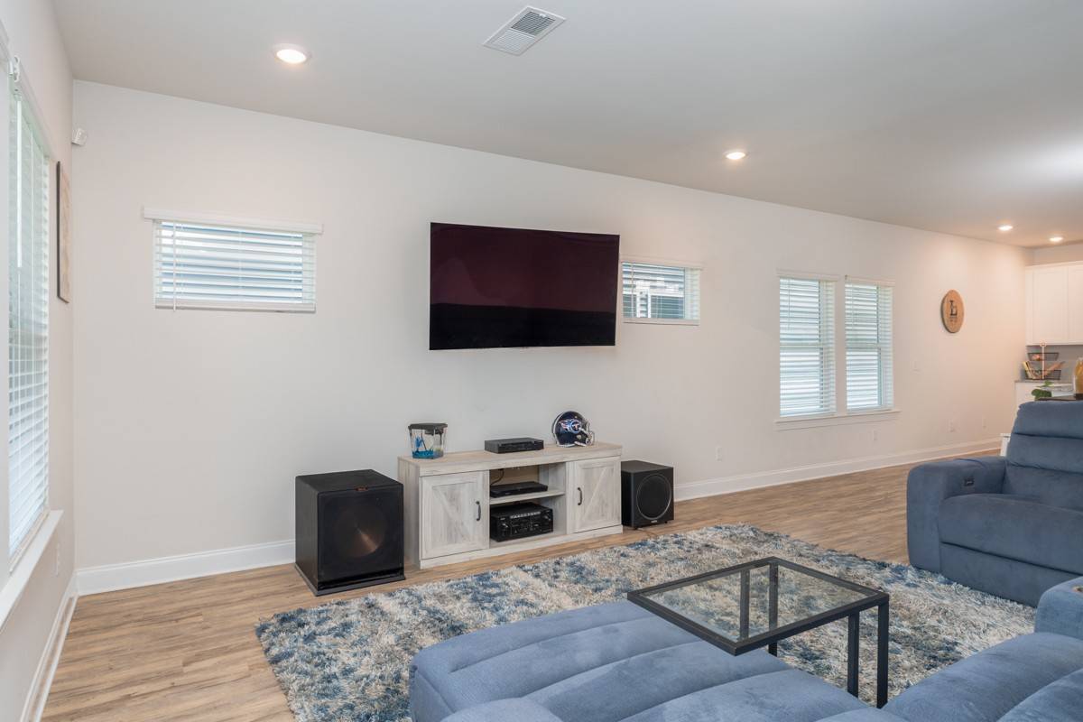 637 Taylor Bend Rd, Columbia, TN 38401