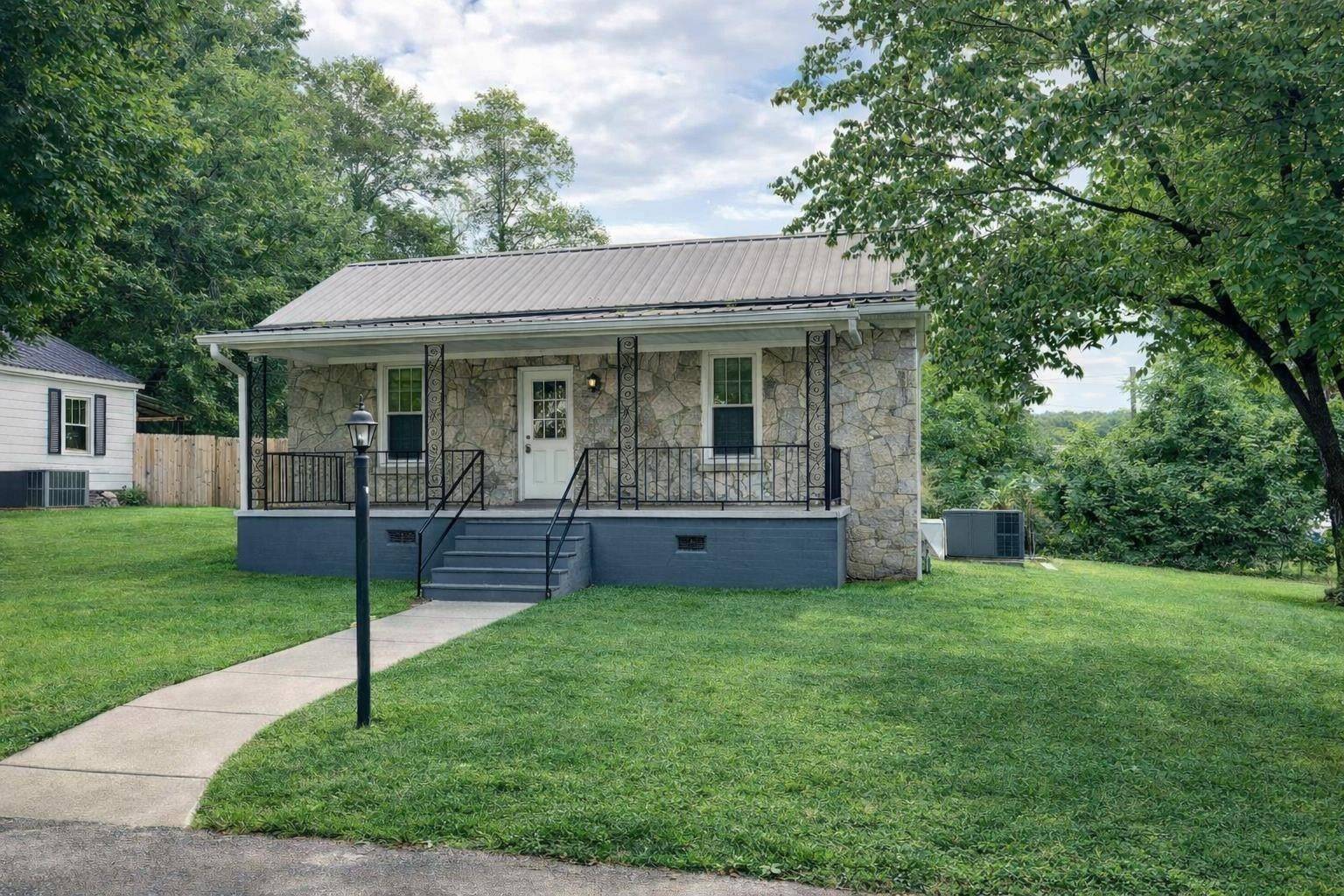 202 MORRIS ST, Waynesboro, TN 38485