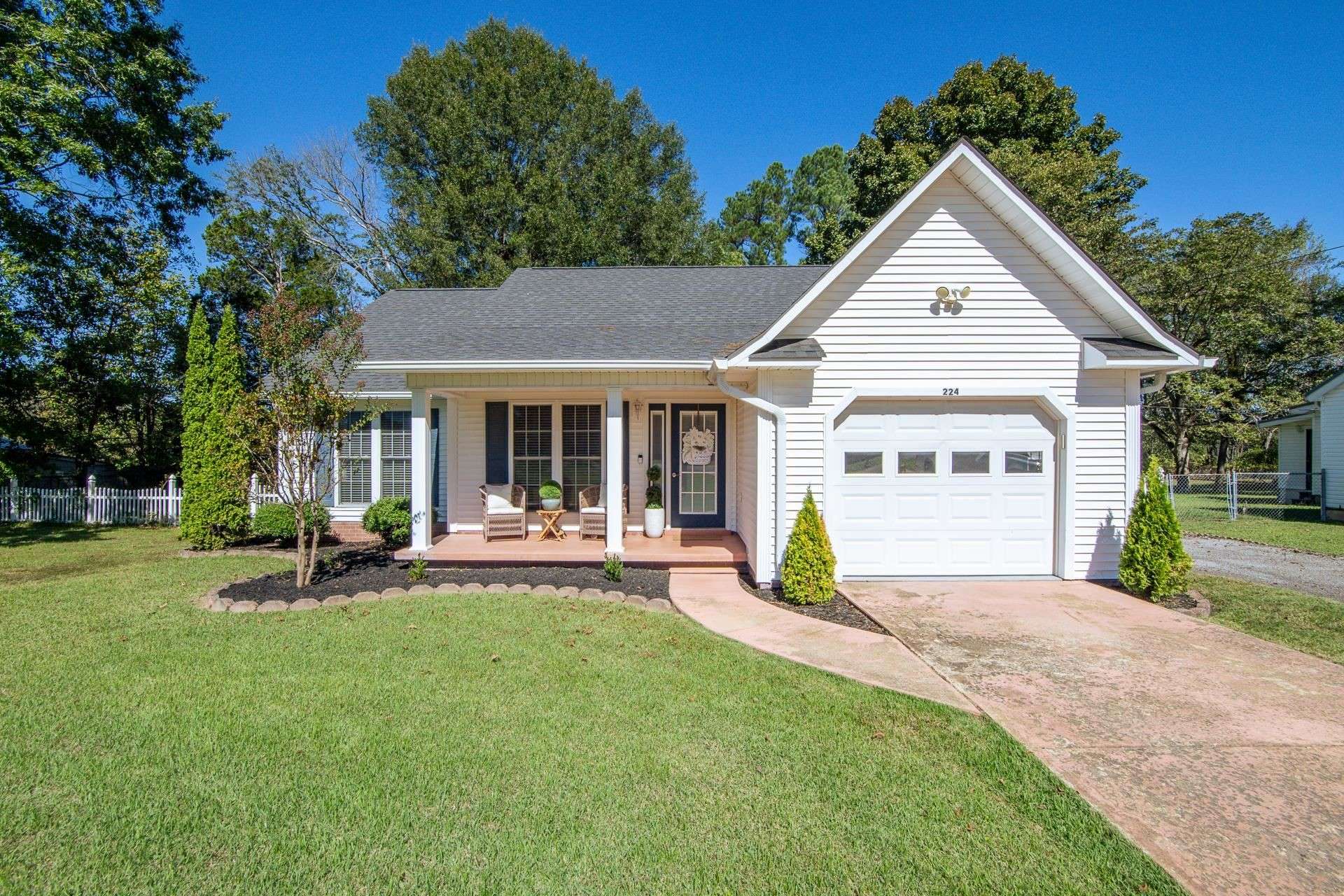 224 WILLOW DR, Adamsville, TN 38310