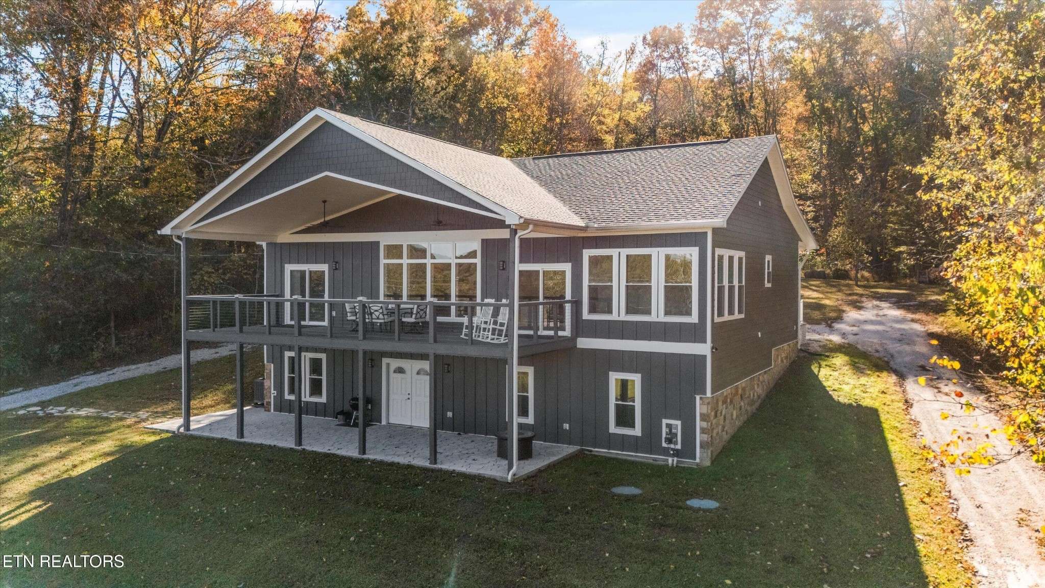 620 E Norris Point Rd, La Follette, TN 37766