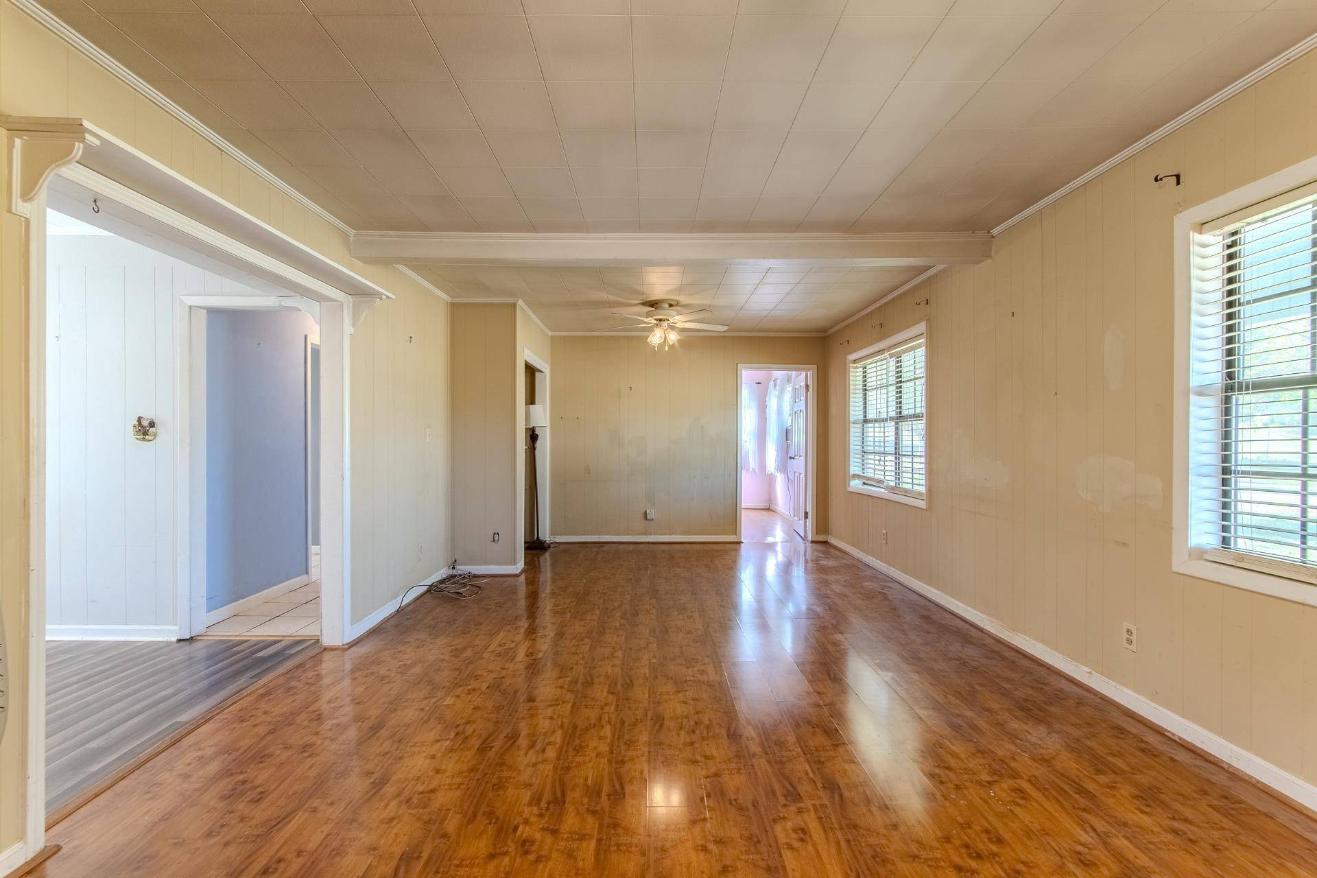701 JAMES K POLK ST, Clifton, TN 38425
