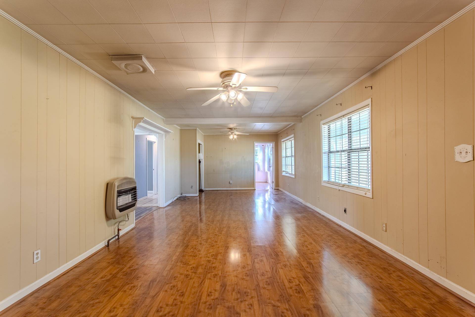 701 JAMES K POLK ST, Clifton, TN 38425