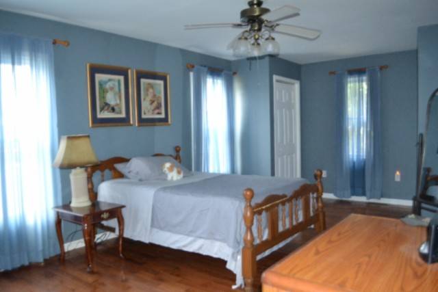 218 E Lake Ave, Celina, TN 38551