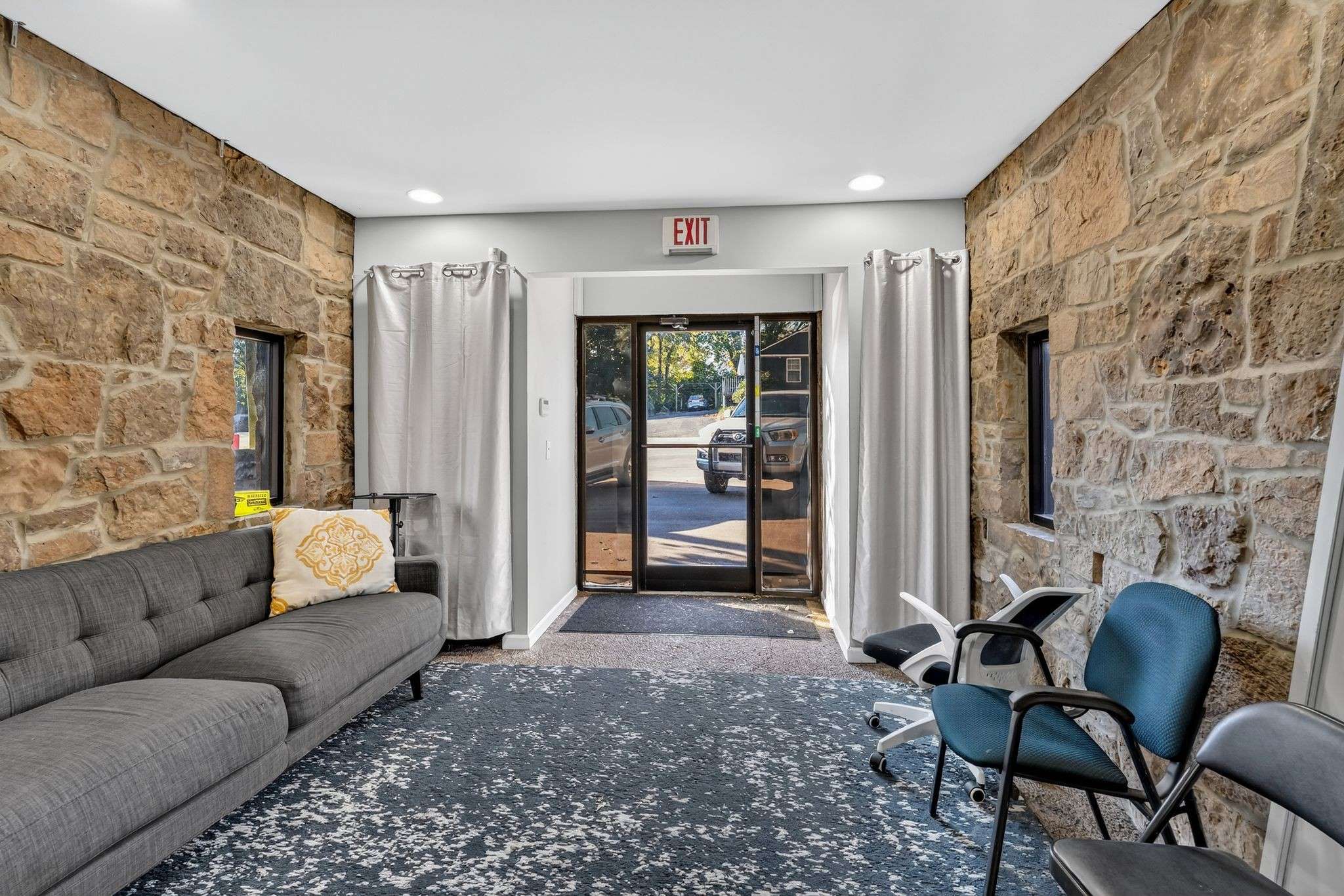 526 E Iris Dr, Nashville, TN 37204