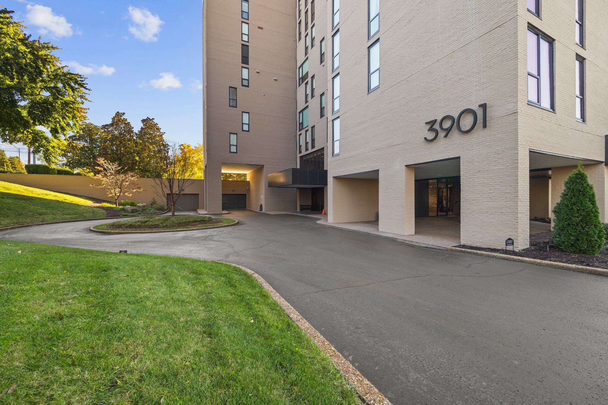 3901 West End Ave #303, Nashville, TN 37205