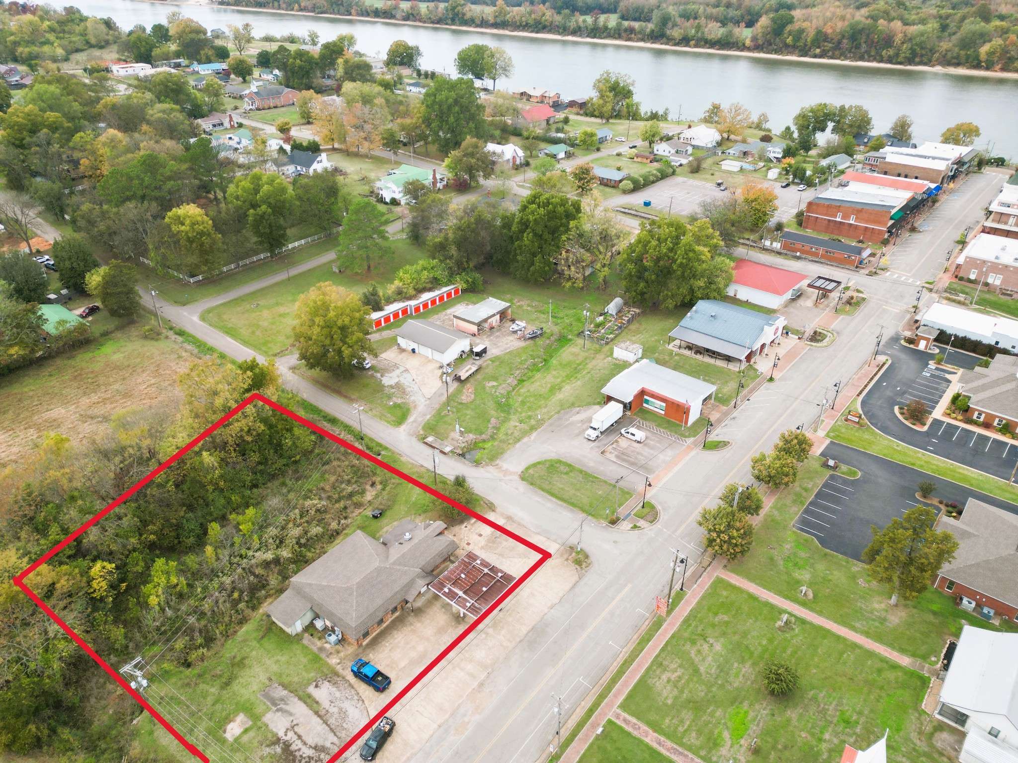 304 Main St, Clifton, TN 38425