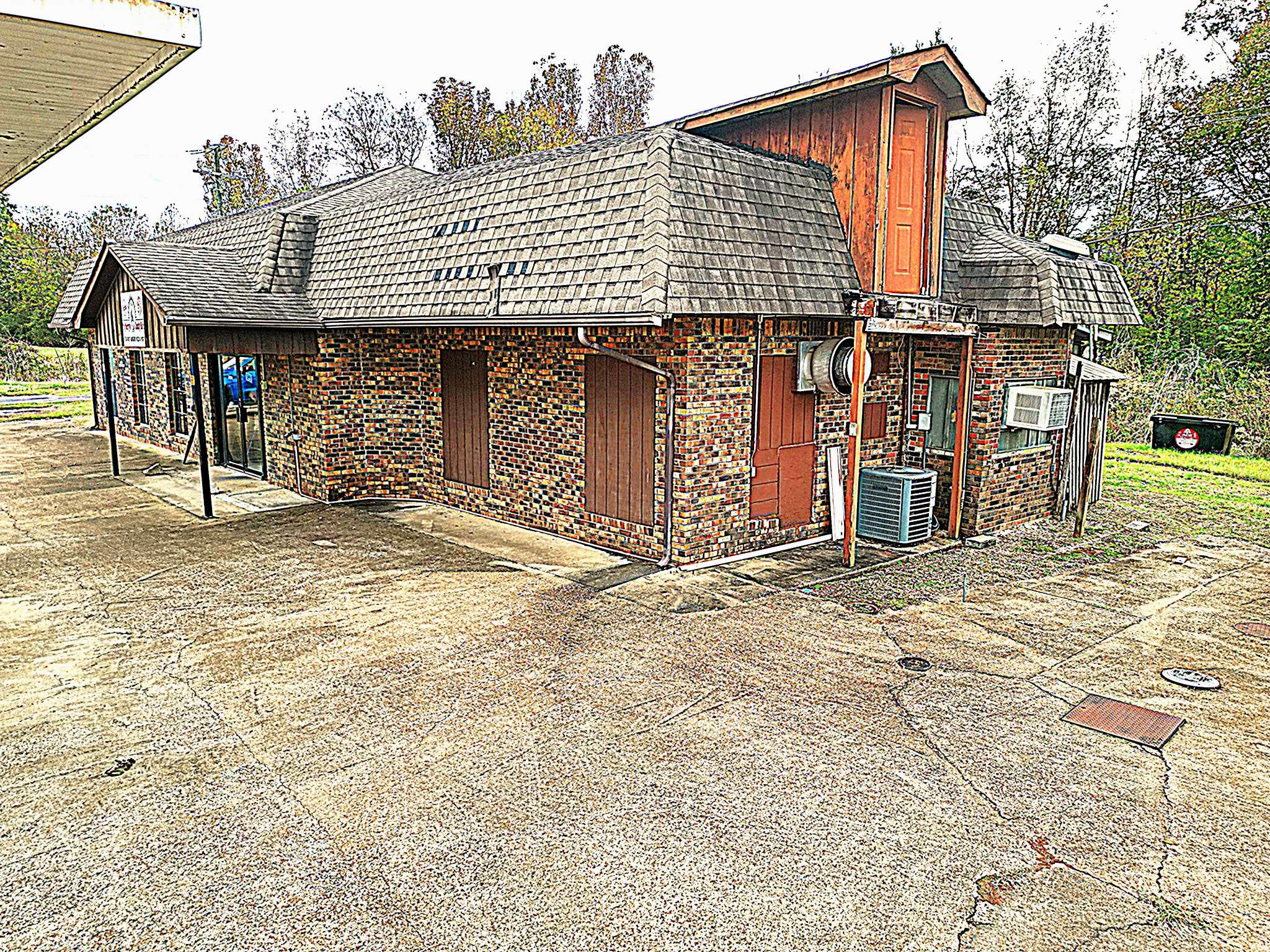 304 Main St, Clifton, TN 38425