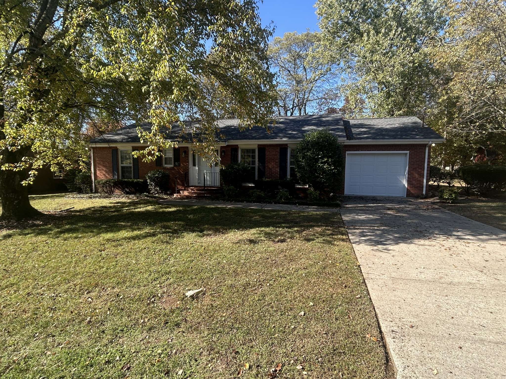 15 Wesley Dr, Hermitage, TN 37076