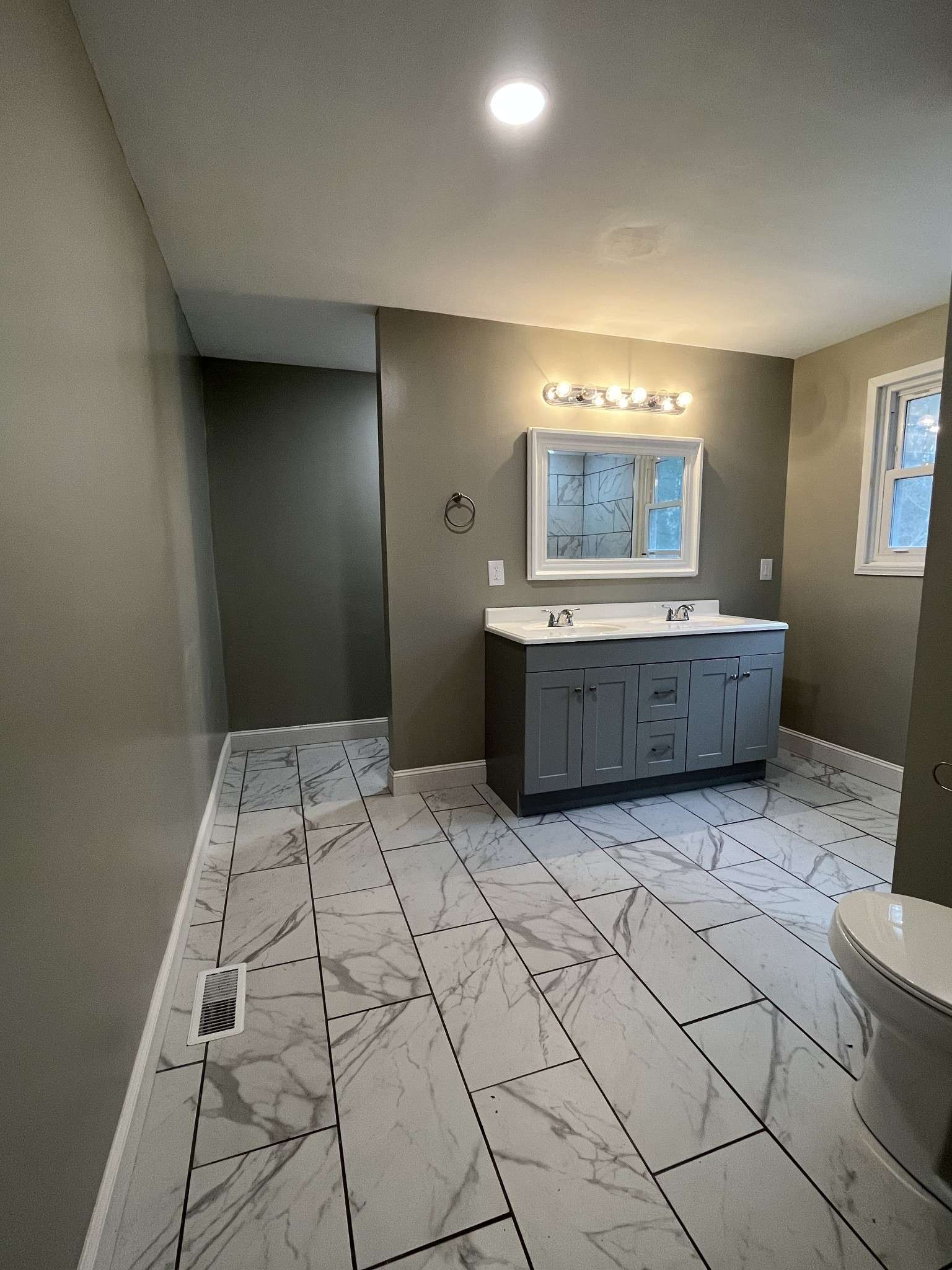 1690 Valley Rd, Clarksville, TN 37043