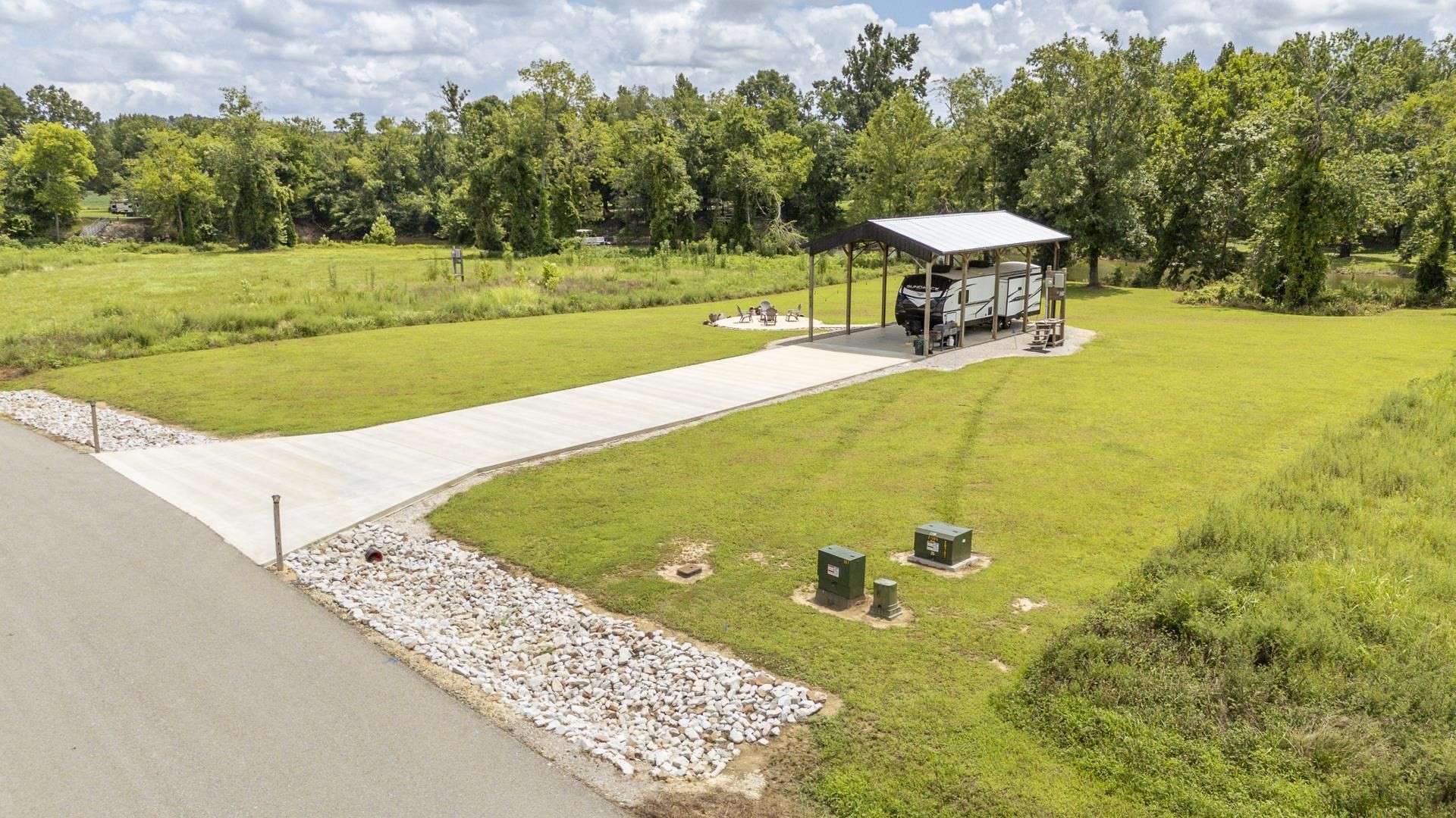 6425 CRAVENS RD, Savannah, TN 38372