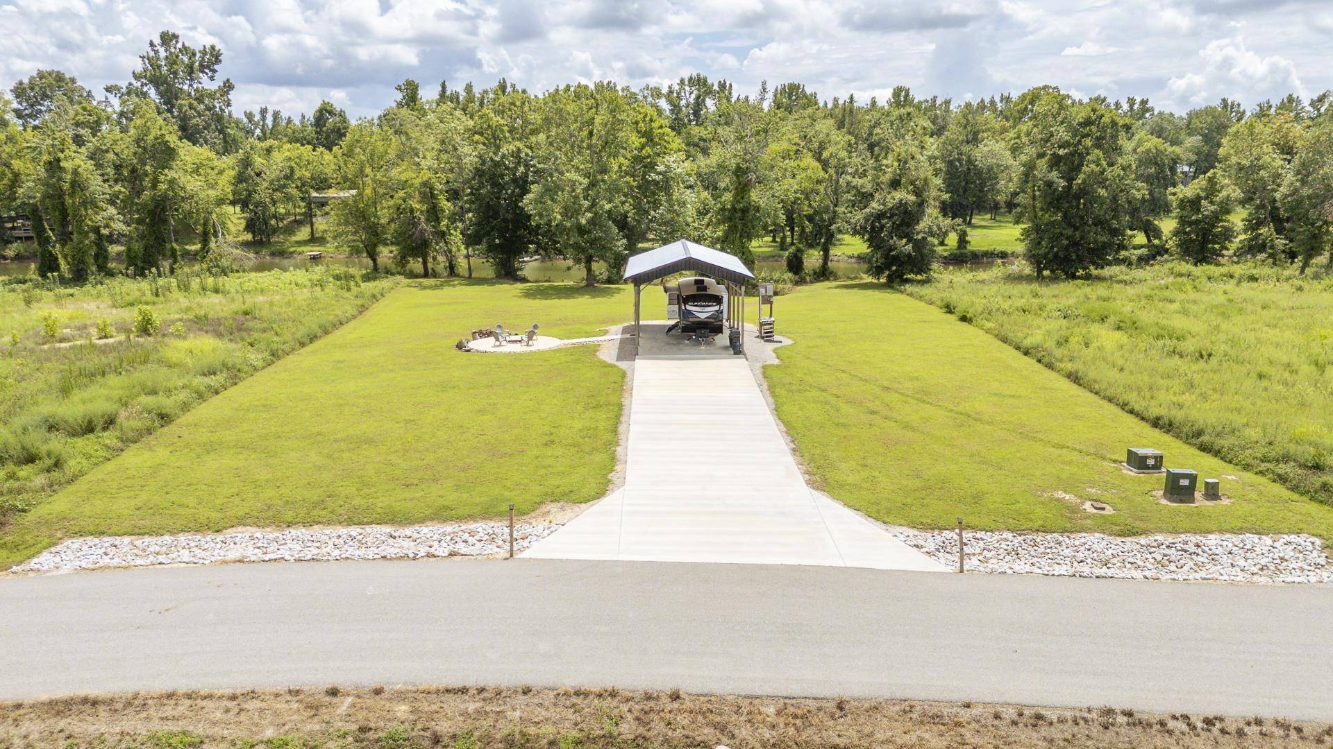 6425 CRAVENS RD, Savannah, TN 38372