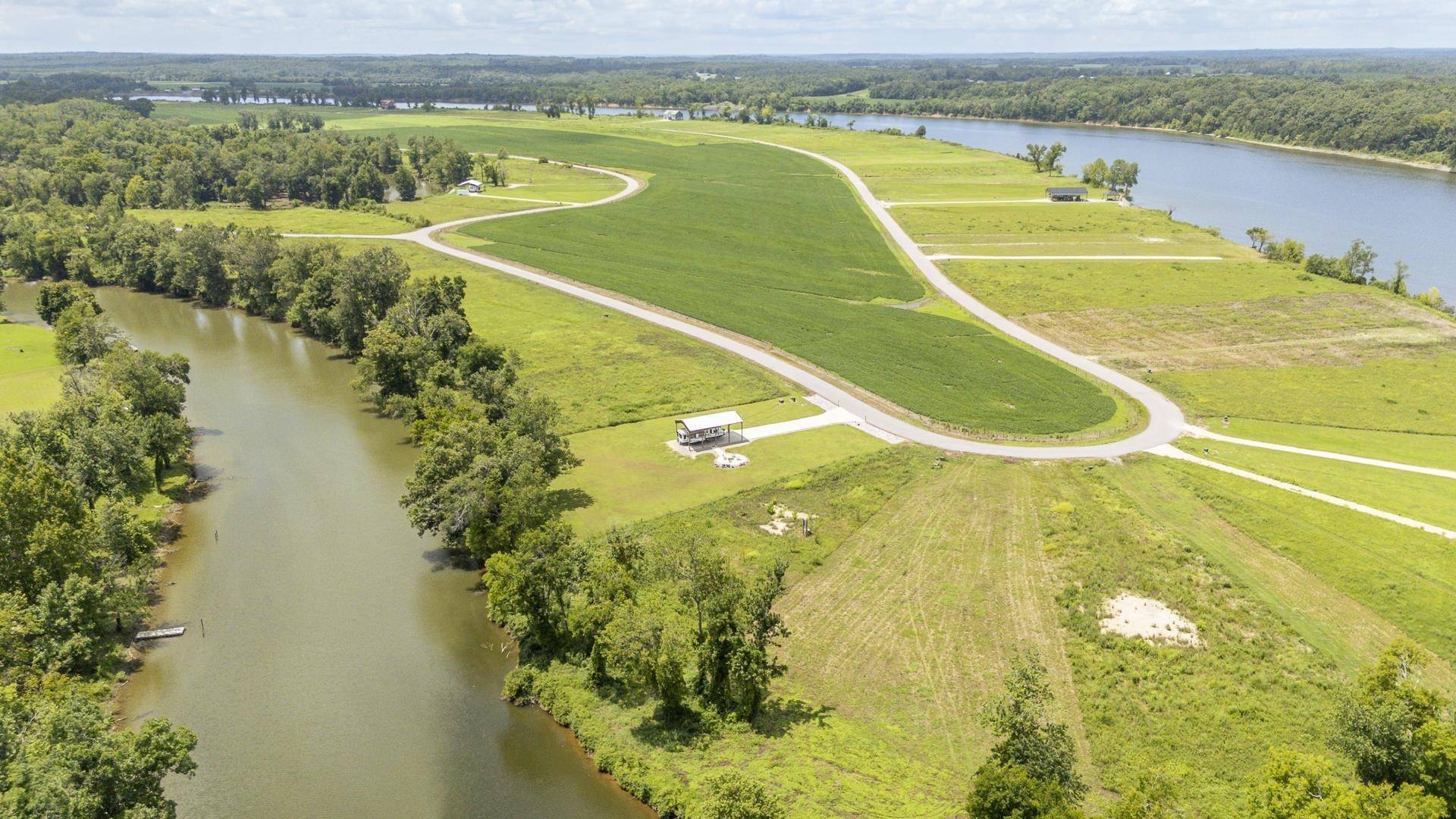6425 CRAVENS RD, Savannah, TN 38372