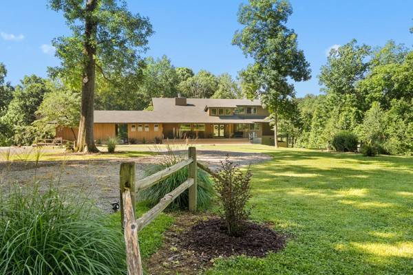 2900 Tanyard Hill Rd, Lynchburg, TN 37352