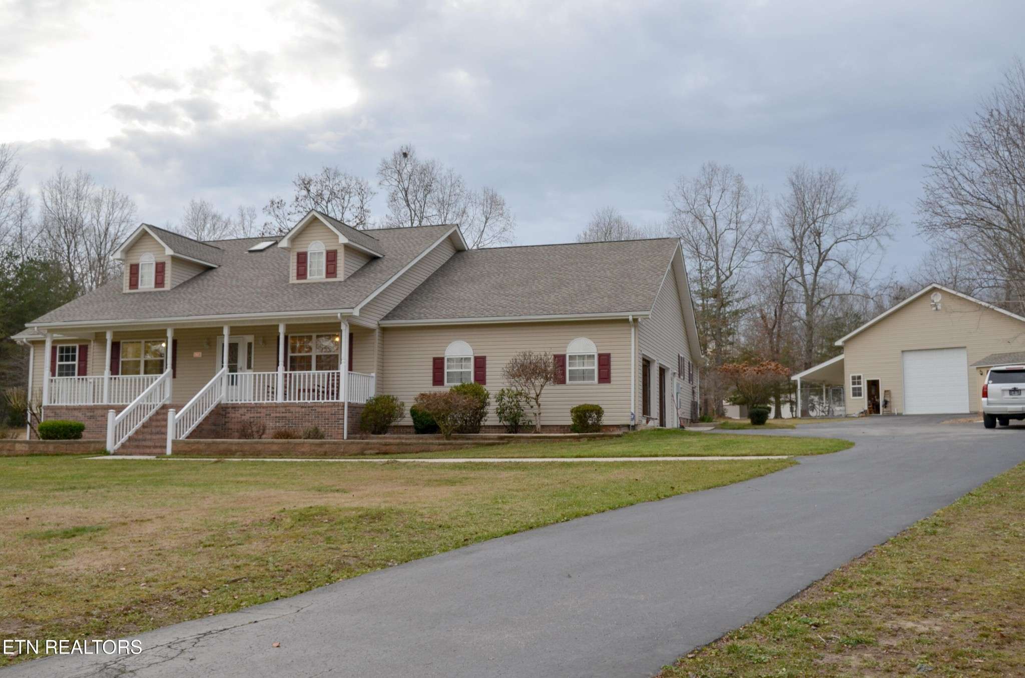 170 Pin Oak Lane, Crossville, TN 38555