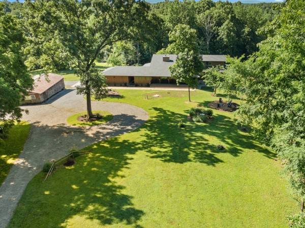 2900 Tanyard Hill Rd, Lynchburg, TN 37352