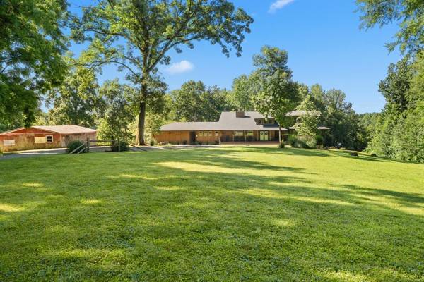 2900 Tanyard Hill Rd, Lynchburg, TN 37352