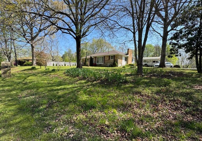 917 Columbia Ave, Centerville, TN 37033