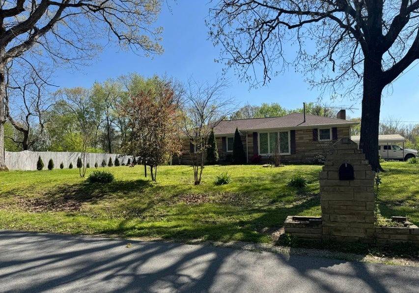917 Columbia Ave, Centerville, TN 37033