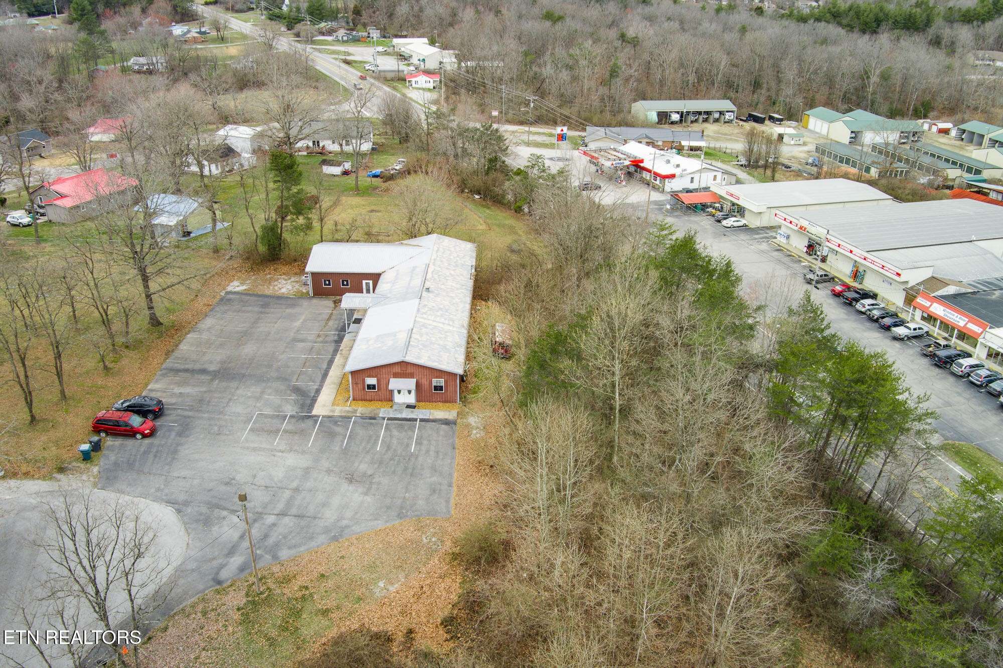 164 Oak Rd, Crossville, TN 38555