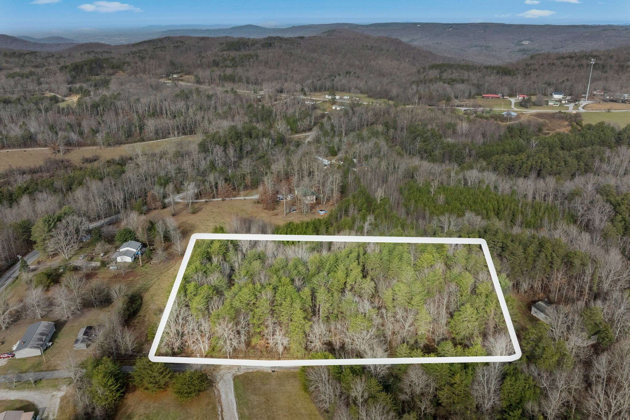 2 Ev Rd, Spencer, TN 38585