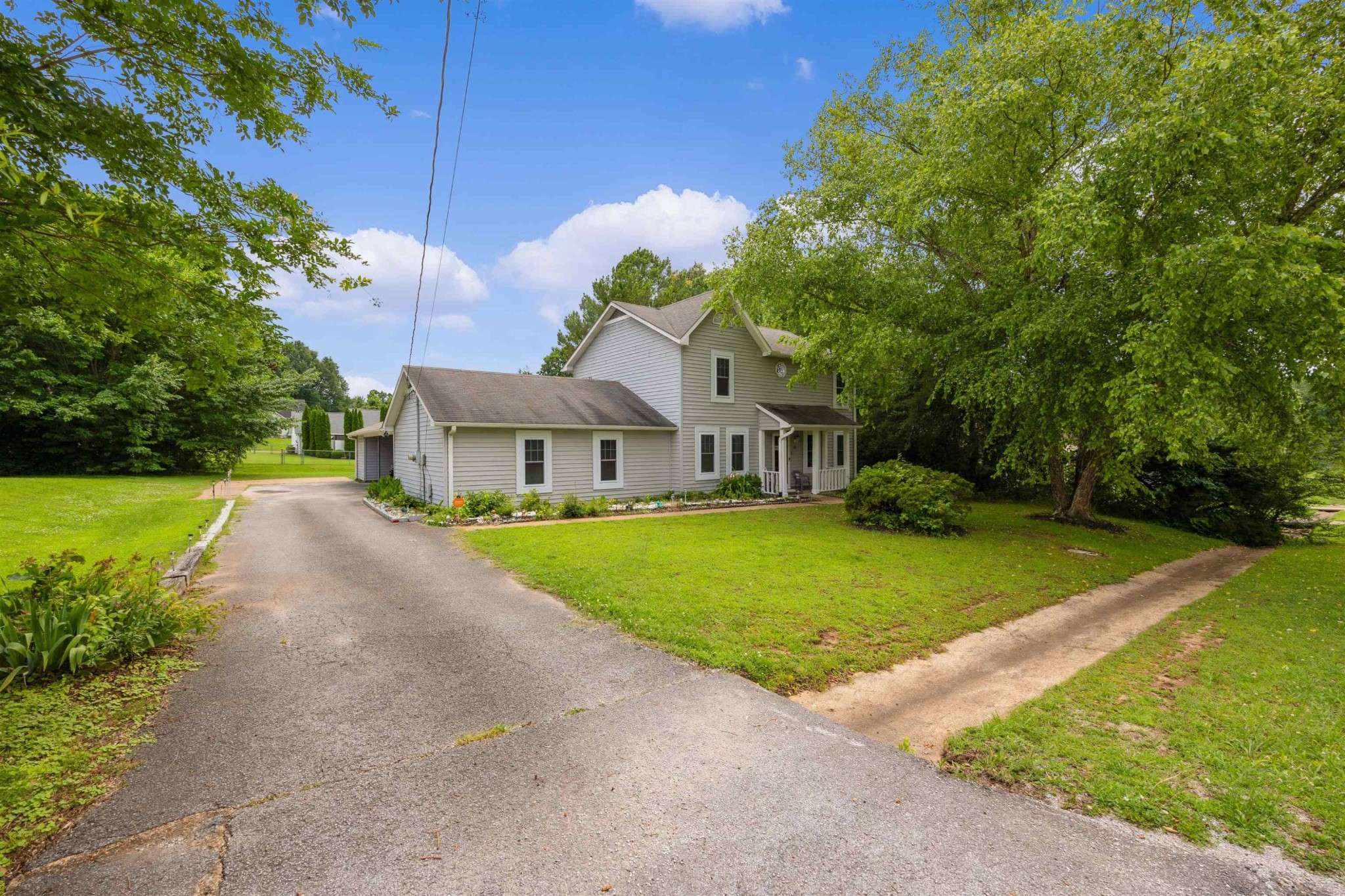 99 Hidden Valley Dr, Jackson, TN 38305