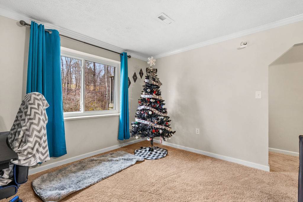 250 McDeerman Rd, Jacksboro, TN 37757