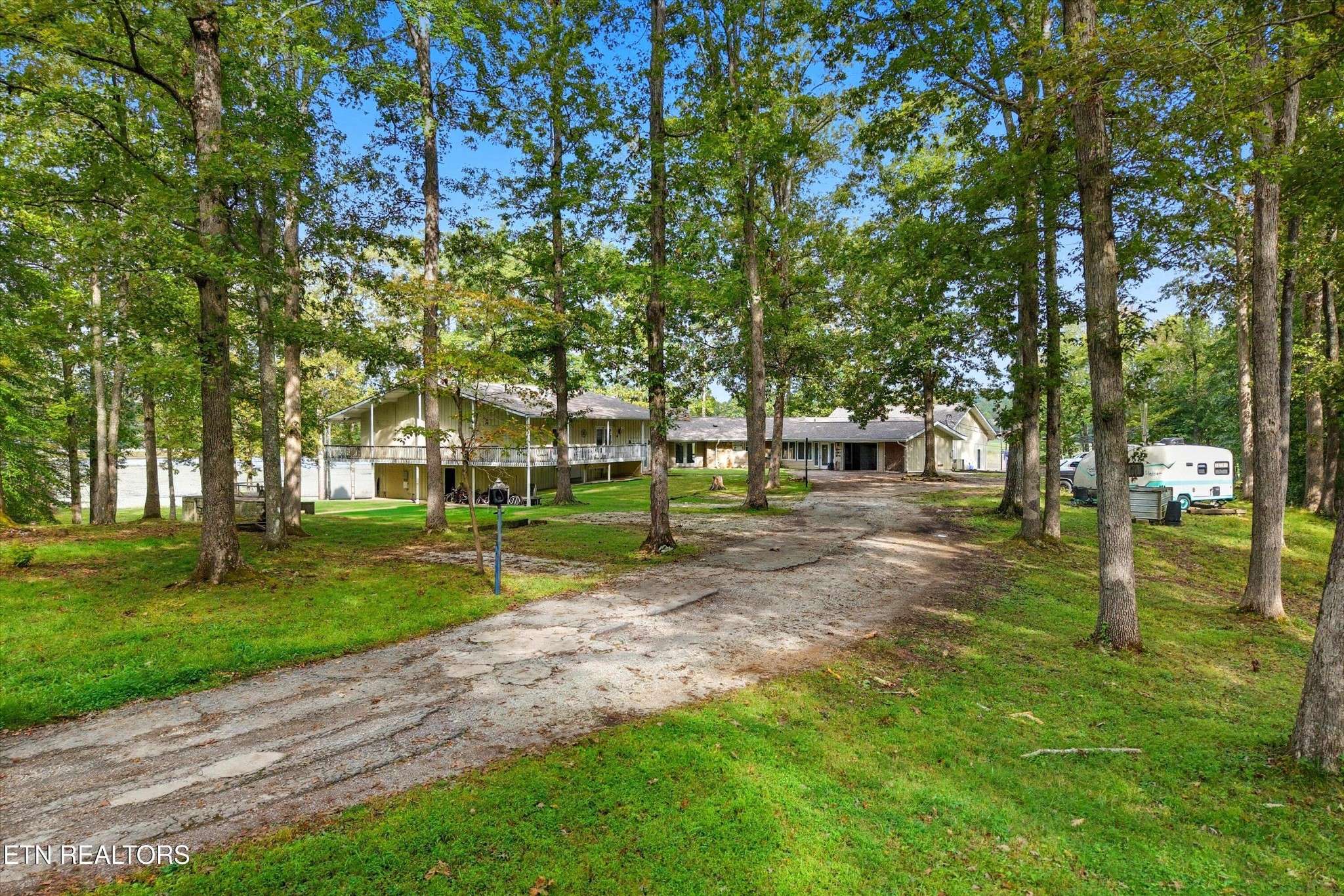 605 S Lake Drive, Oneida, TN 37841
