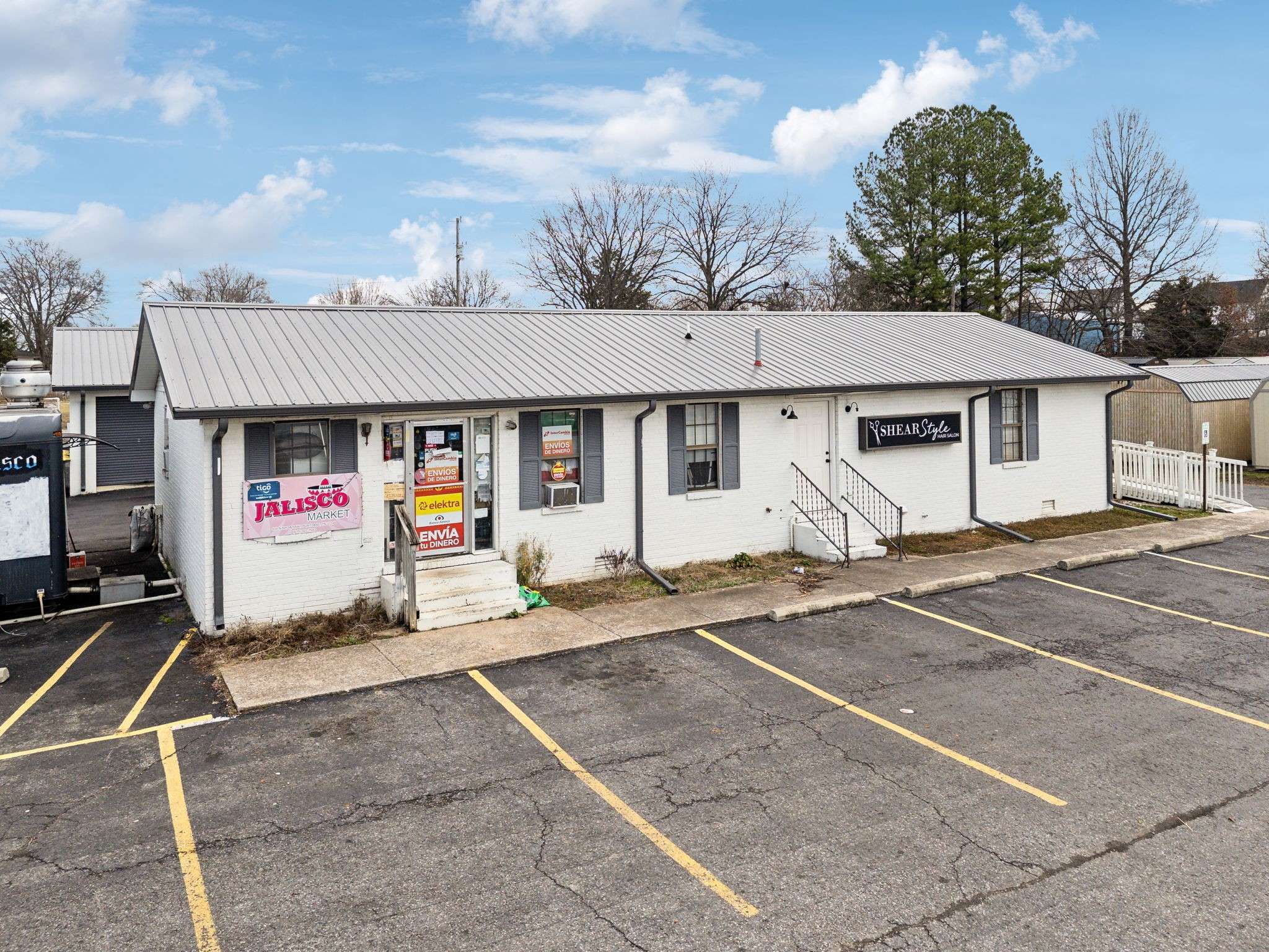 457 N Broadway, Portland, TN 37148