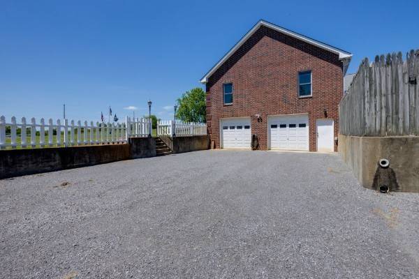 1224 Stop 30 Road, Hendersonville, TN 37075