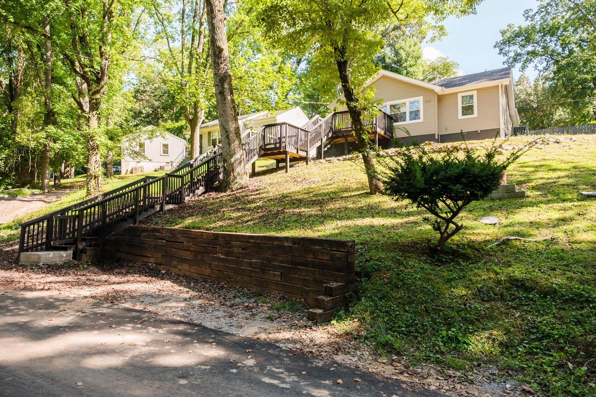 712 Woodlawn Dr, Clarksville, TN 37040