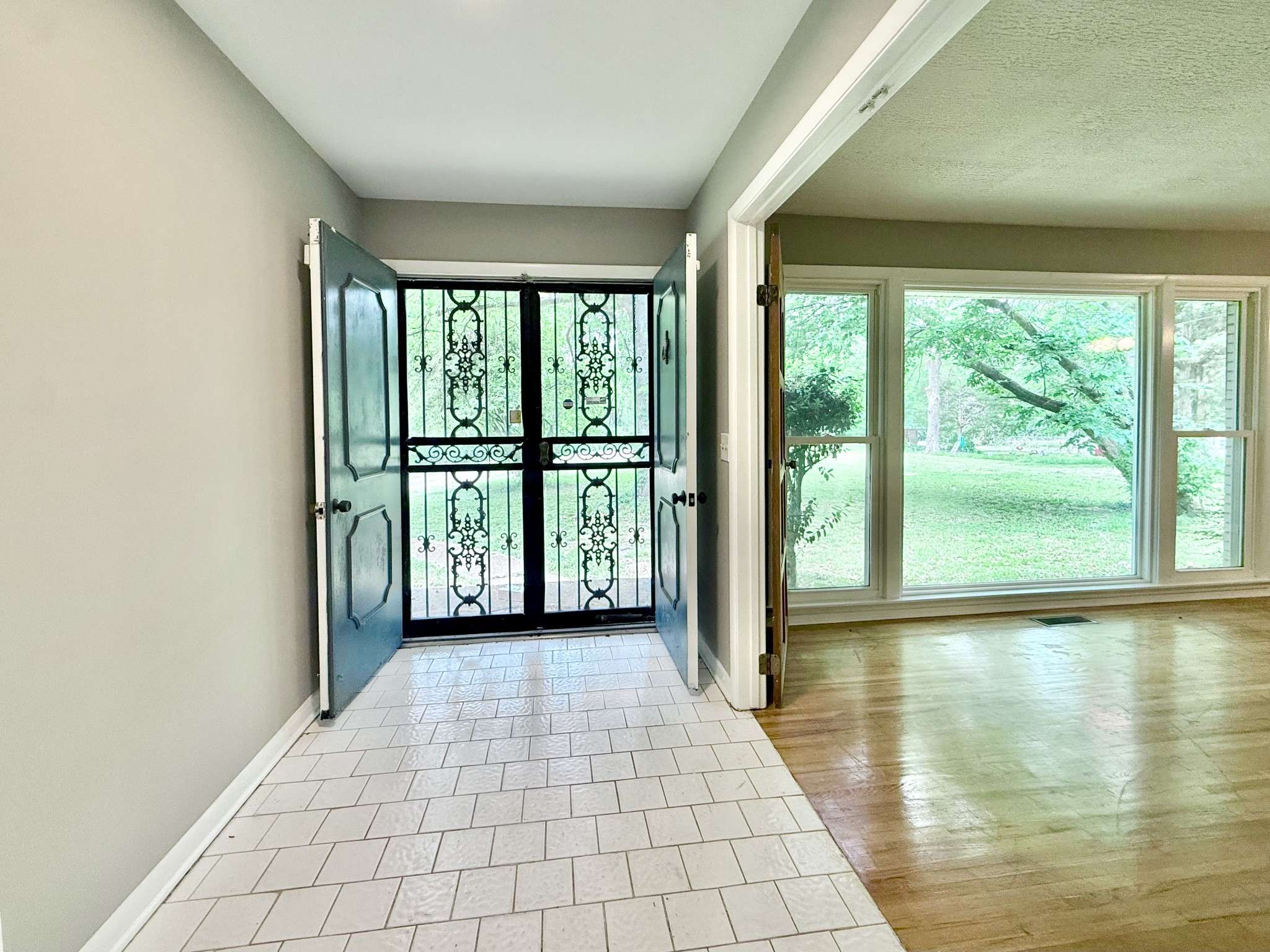 5090 Blue Hole Rd, Antioch, TN 37013