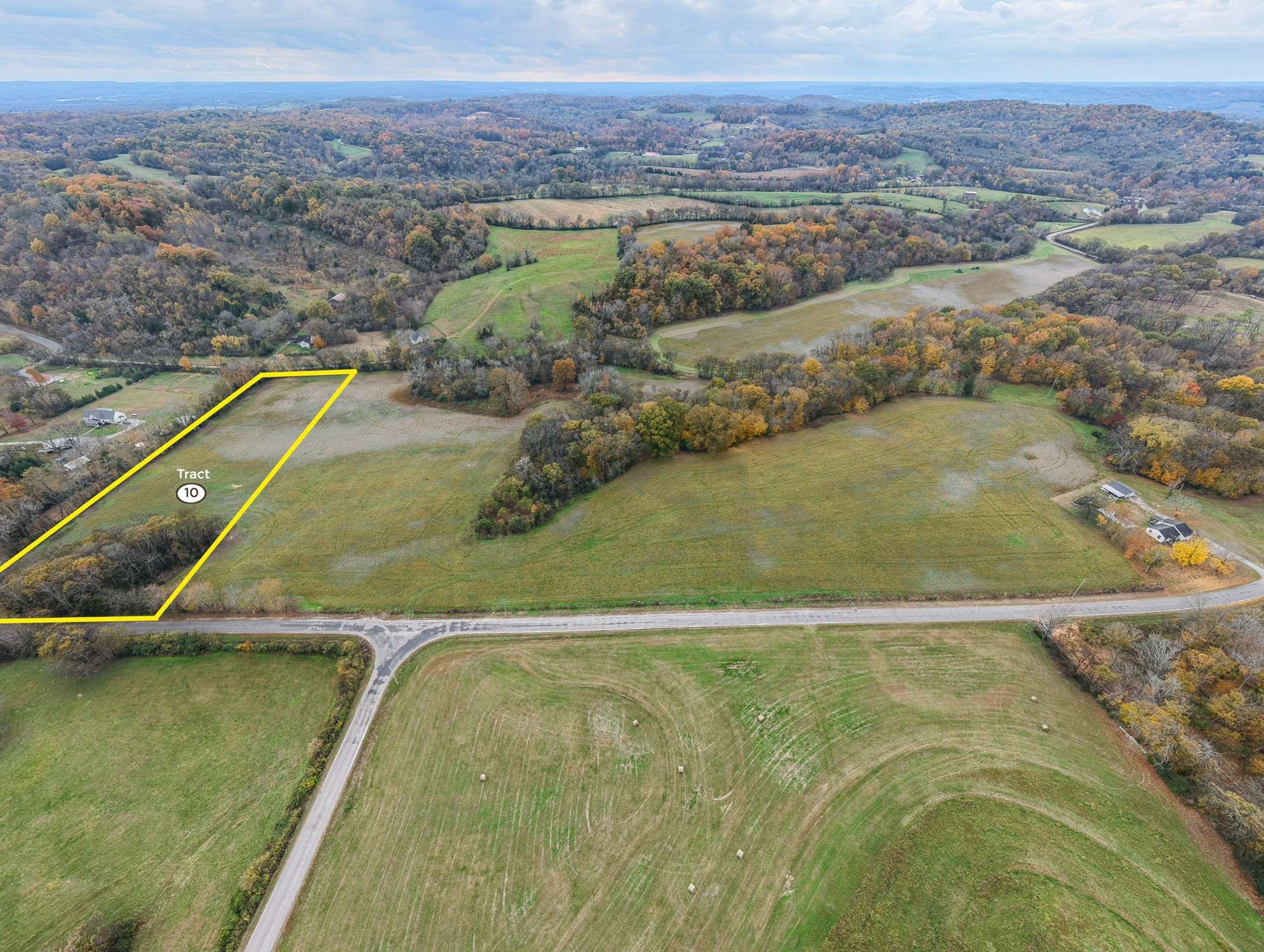 10 Craig Bridge Rd, Williamsport, TN 38487