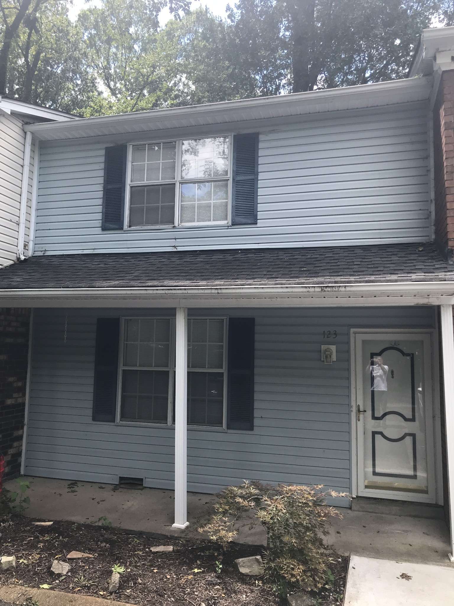 123 Five Oaks Dr, Nashville, TN 37217