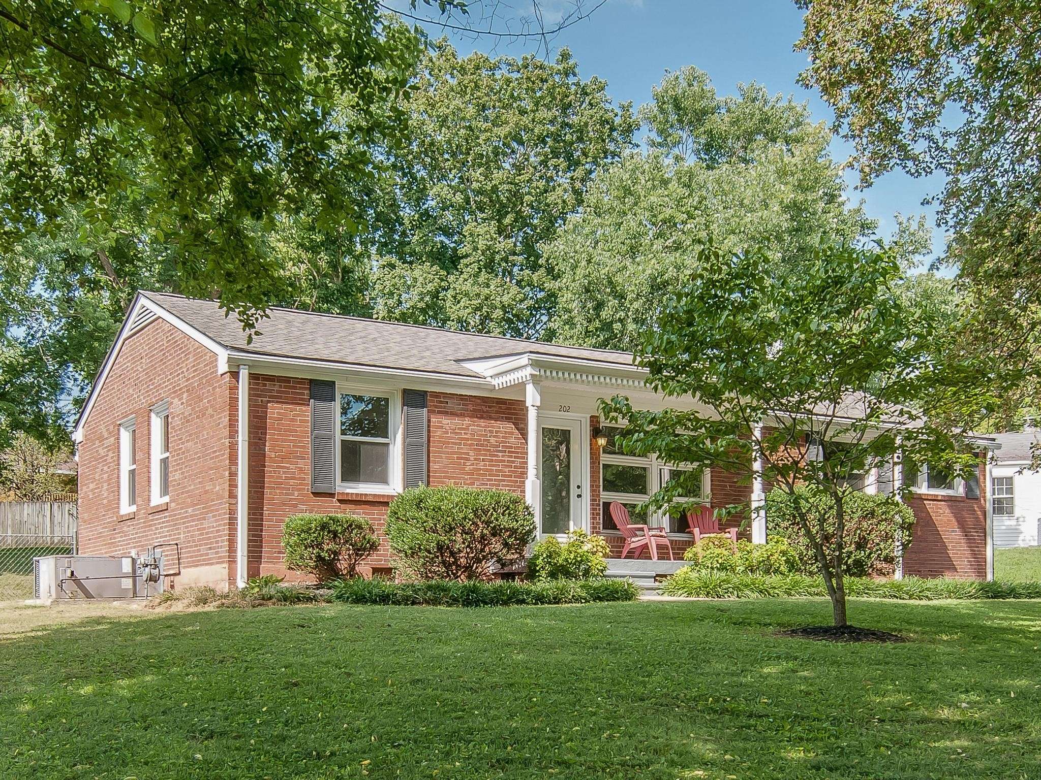 202 Pleasant Dr, Columbia, TN 38401