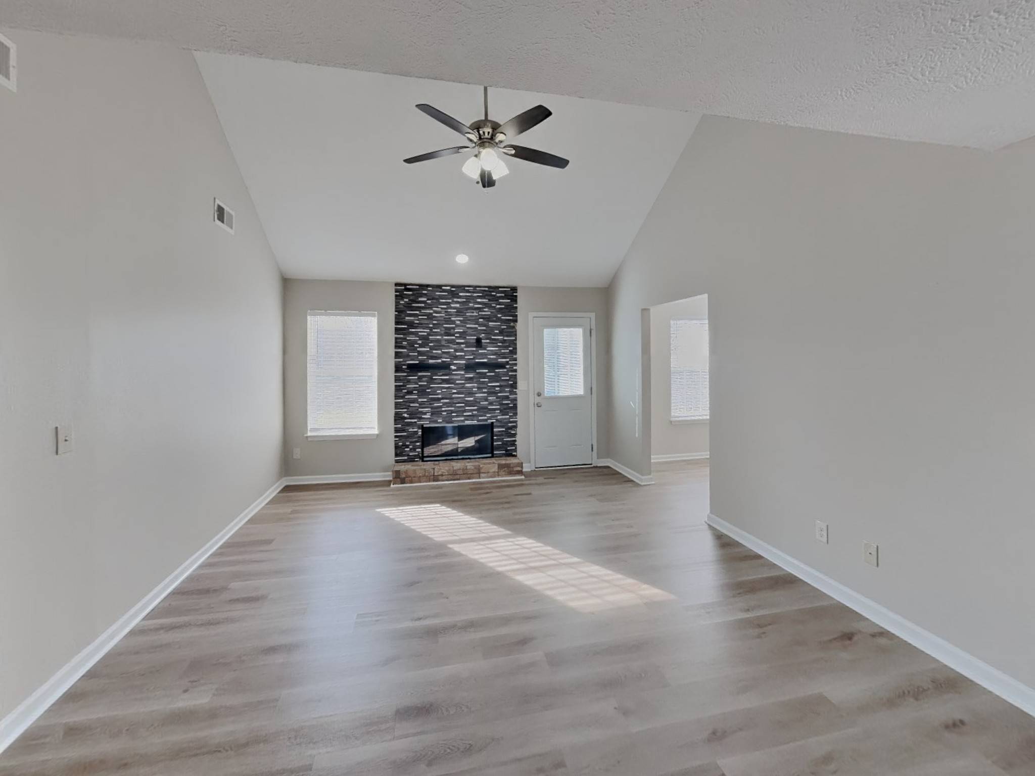 673 Mable Dr, La Vergne, TN 37086