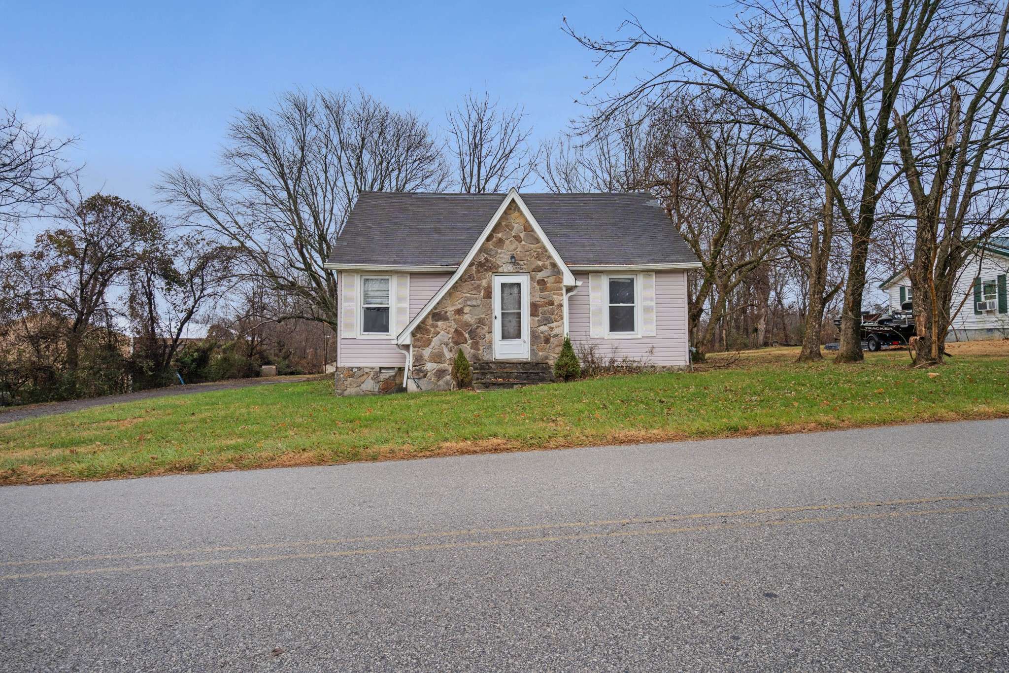 699 Oak St, Lafayette, TN 37083