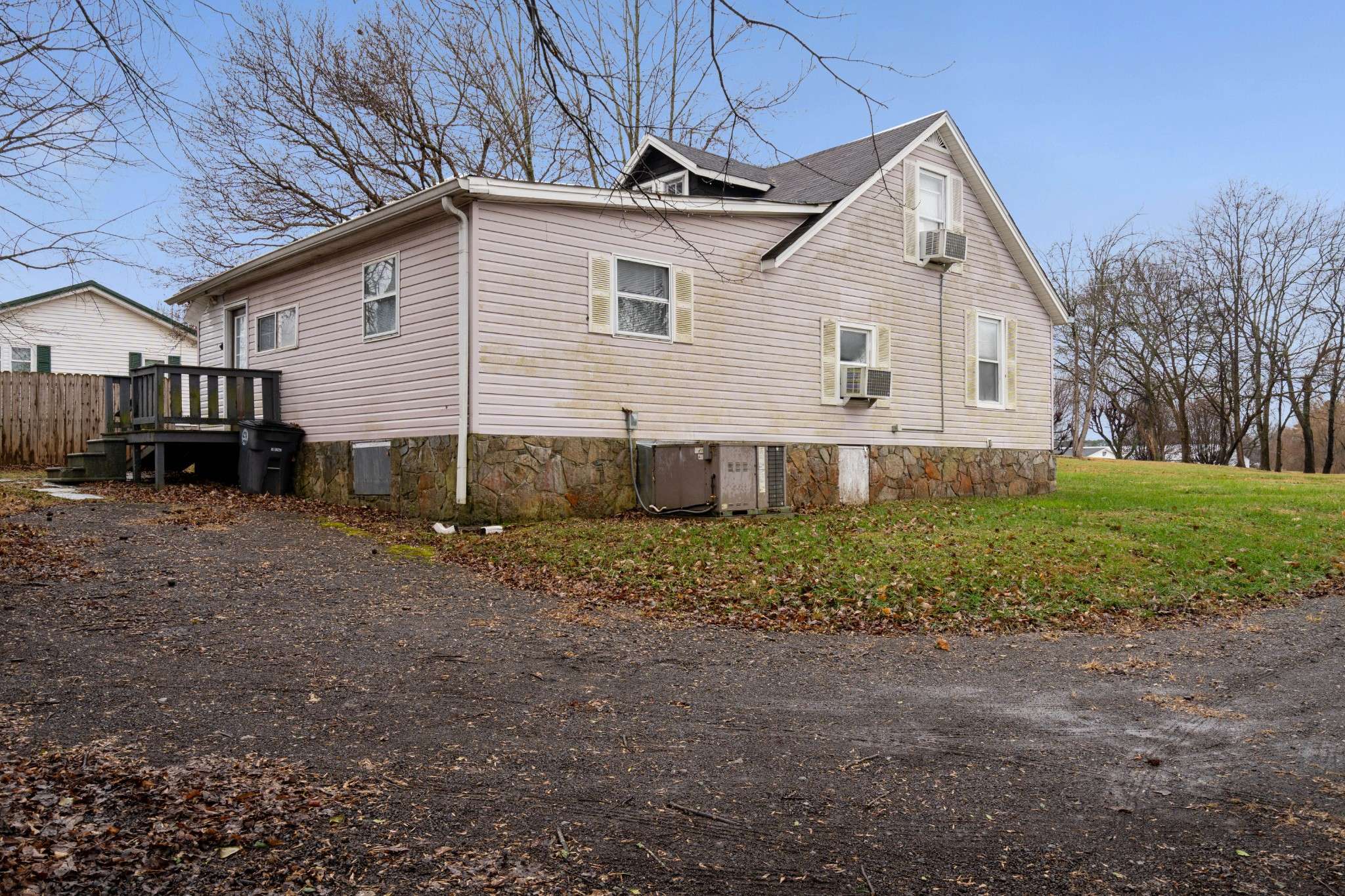 699 Oak St, Lafayette, TN 37083