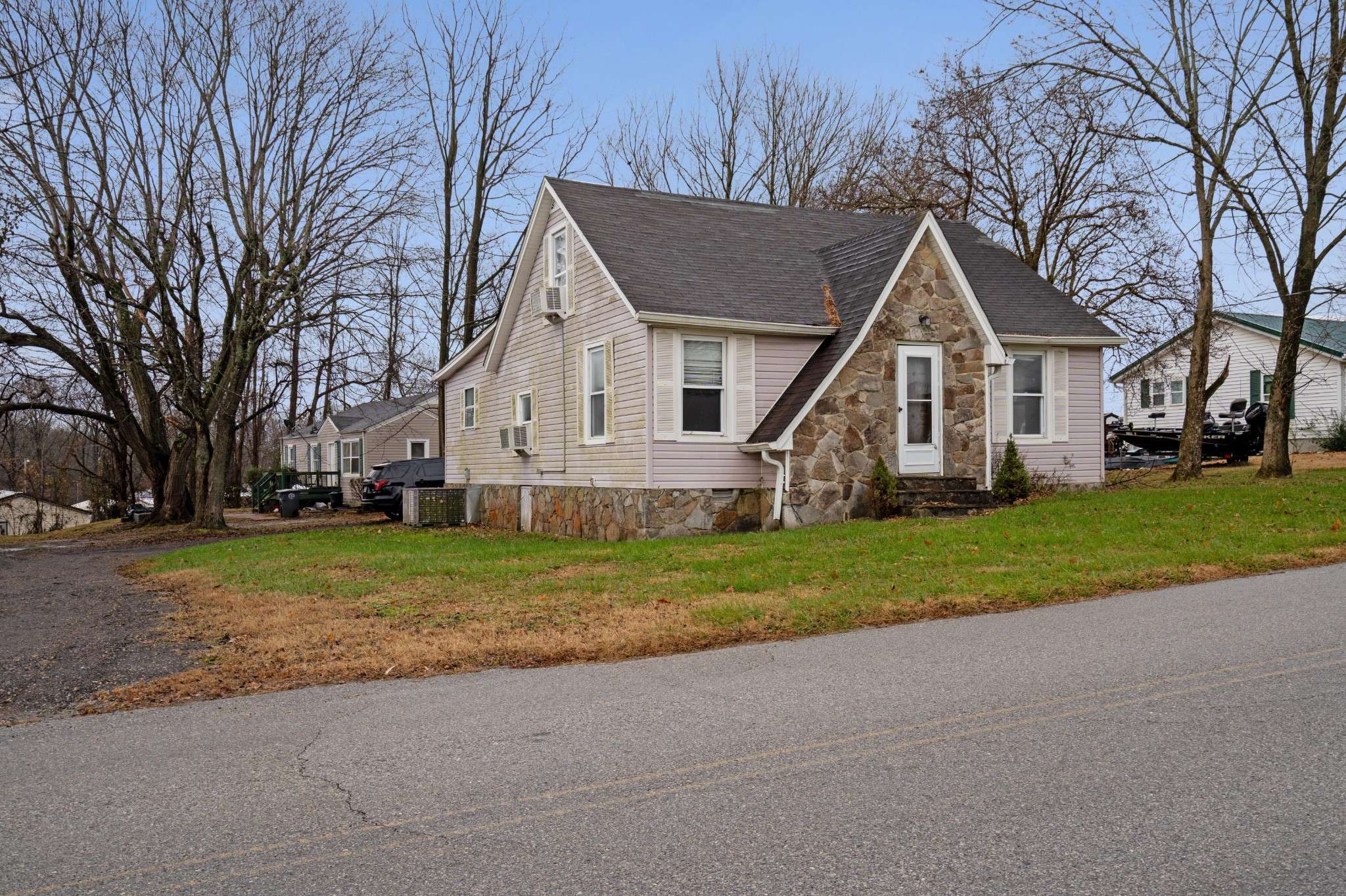699 Oak St, Lafayette, TN 37083