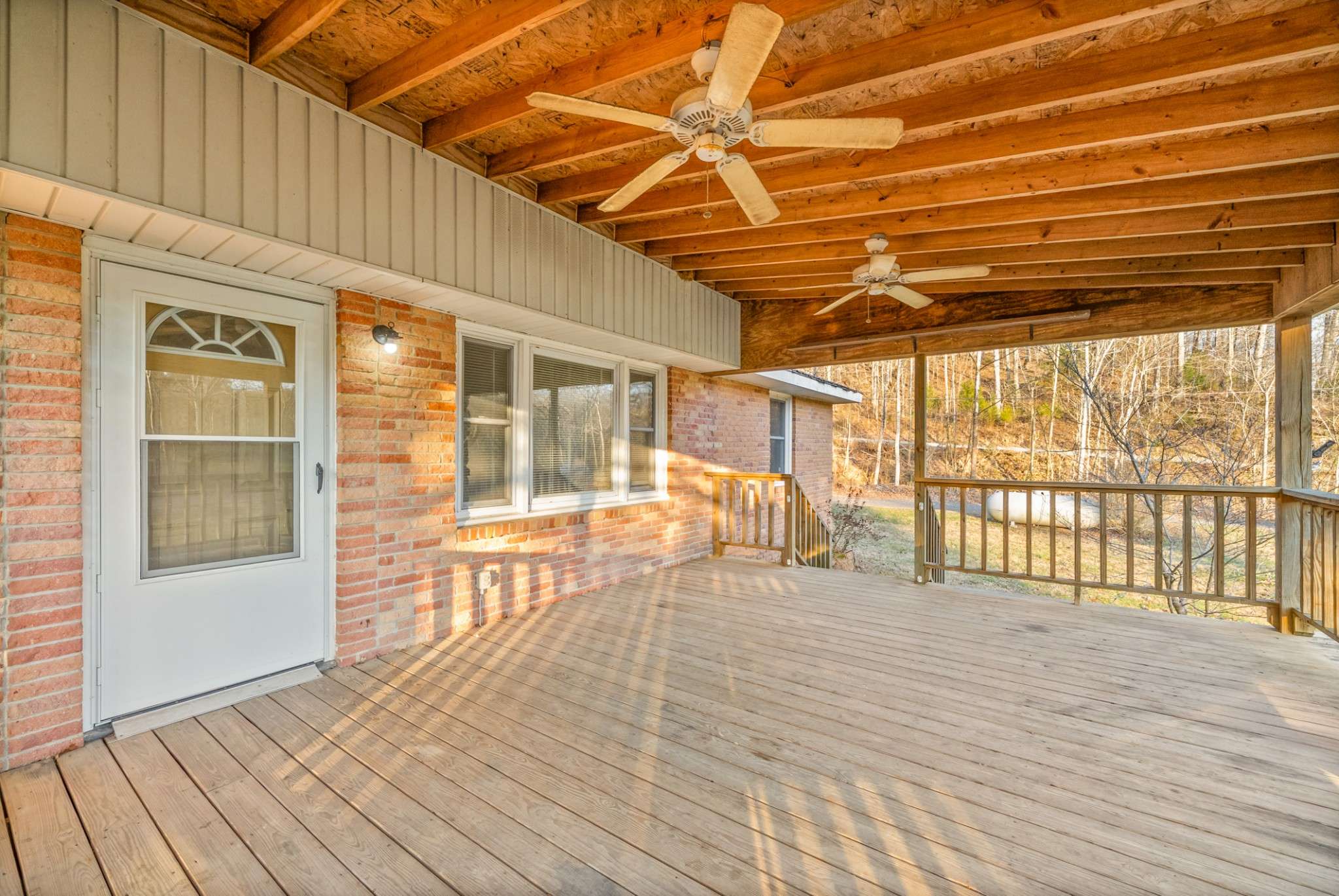 1667 McWhorter Rd, Cunningham, TN 37052