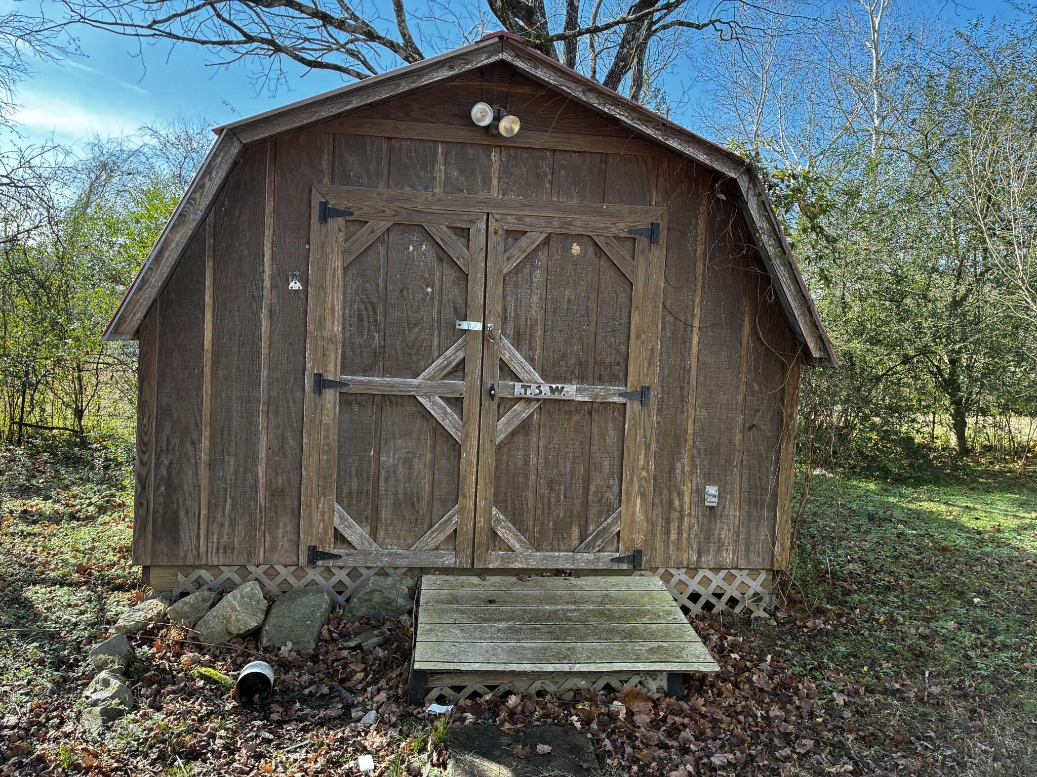 202 Pineview Rd, Linden, TN 37096