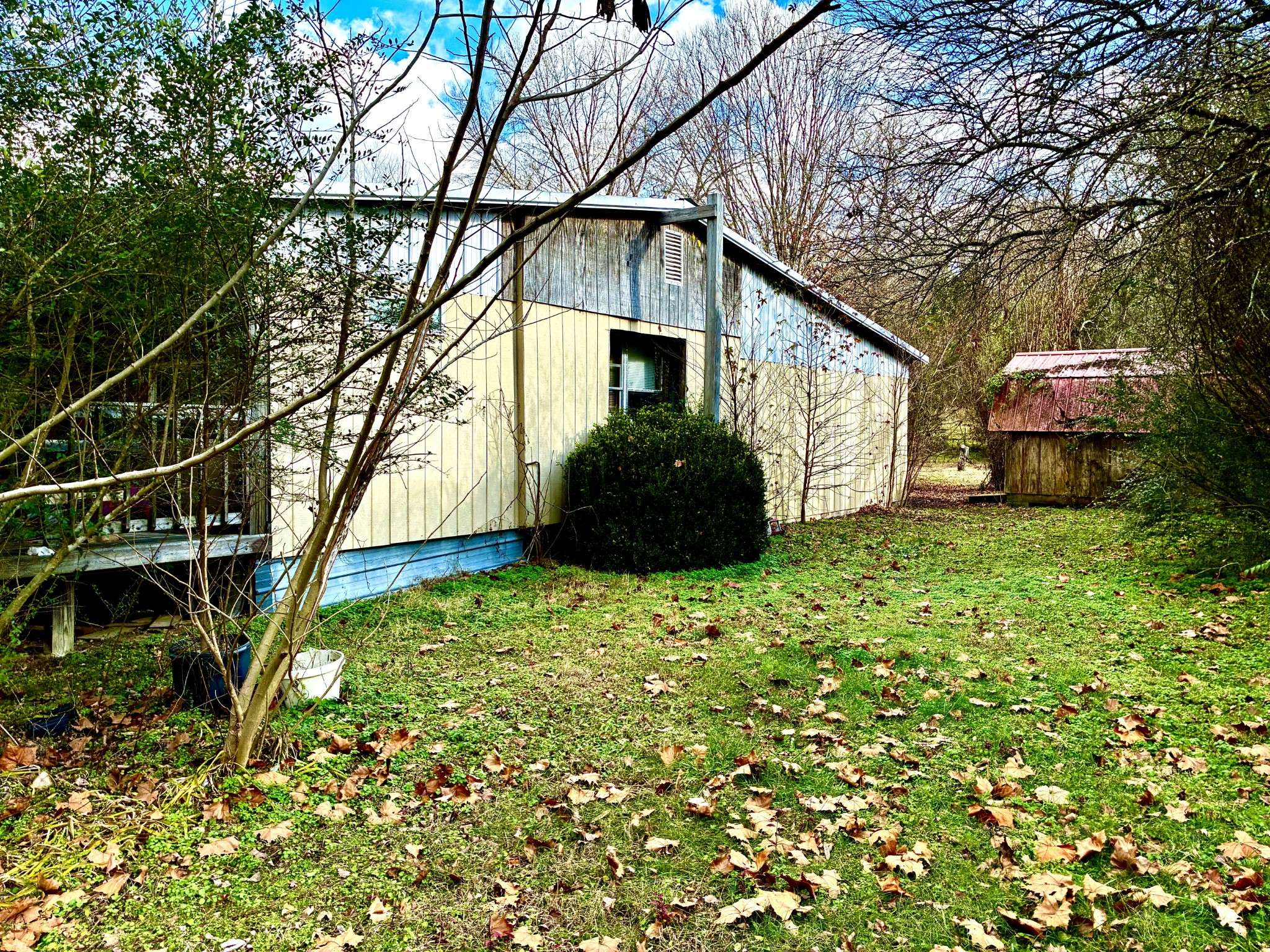 202 Pineview Rd, Linden, TN 37096