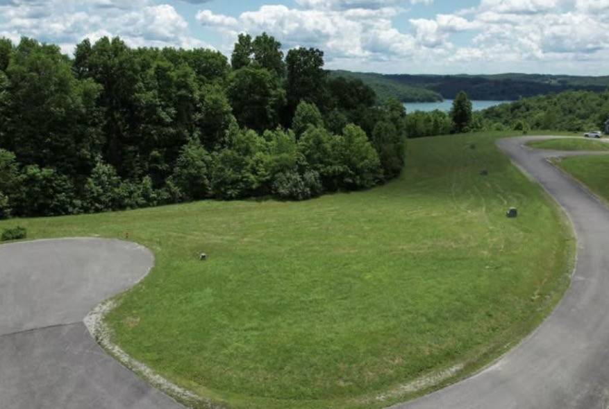 29 The Villages, La Follette, TN 37766