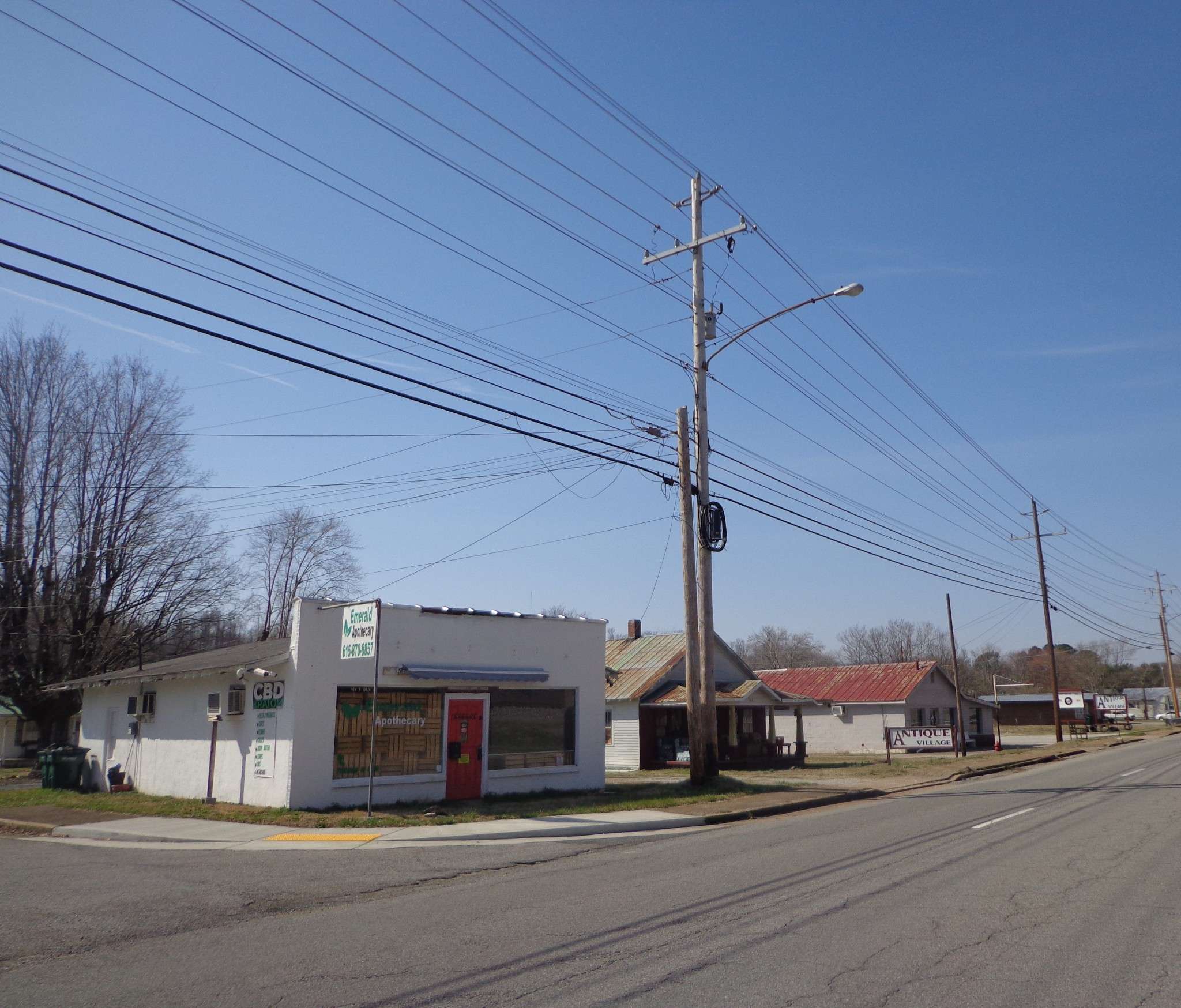 918 E Main St, Waverly, TN 37185