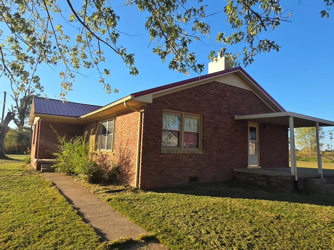 126 Dunn Rd, Leoma, TN 38468
