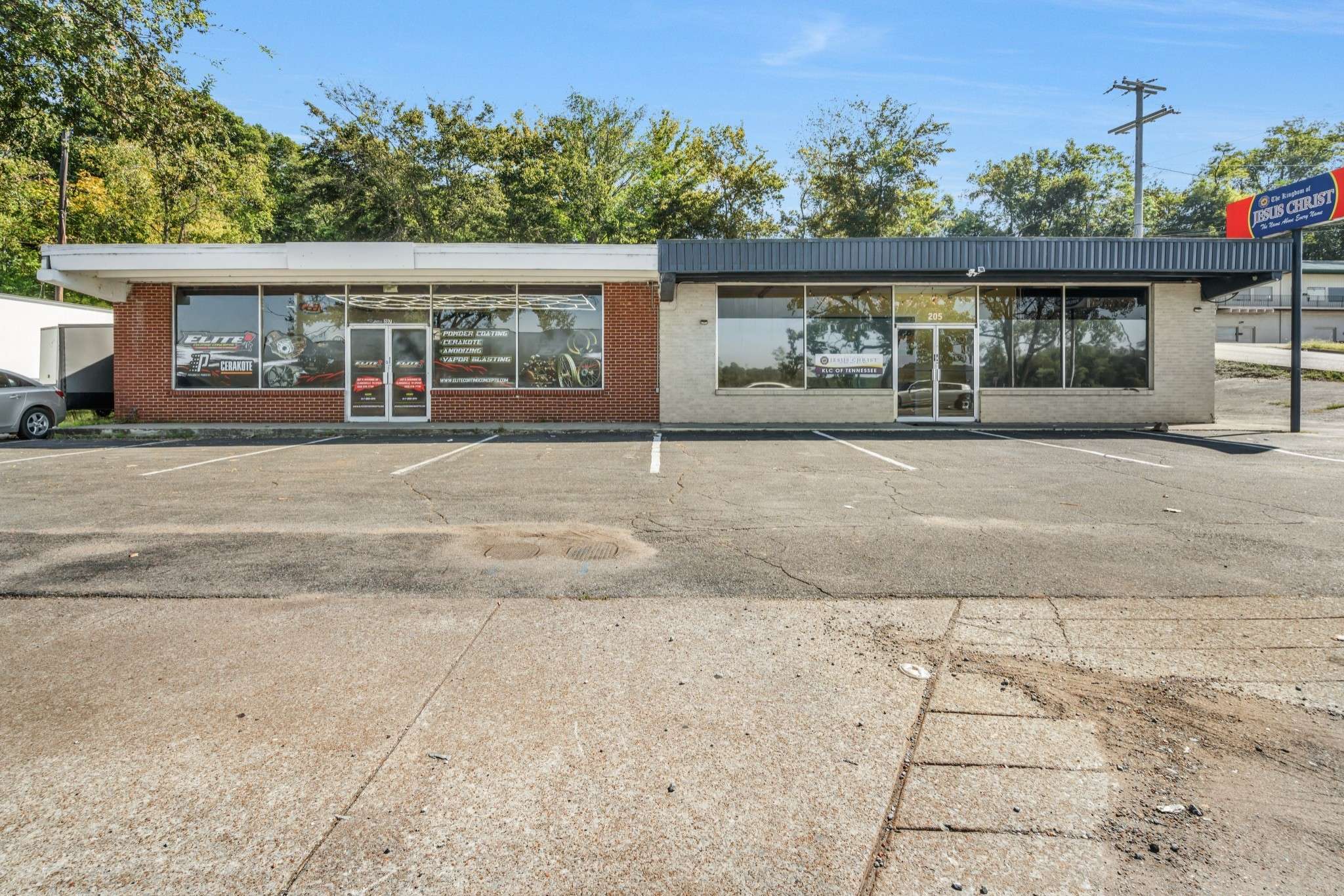 207 N Riverside Dr, Clarksville, TN 37040
