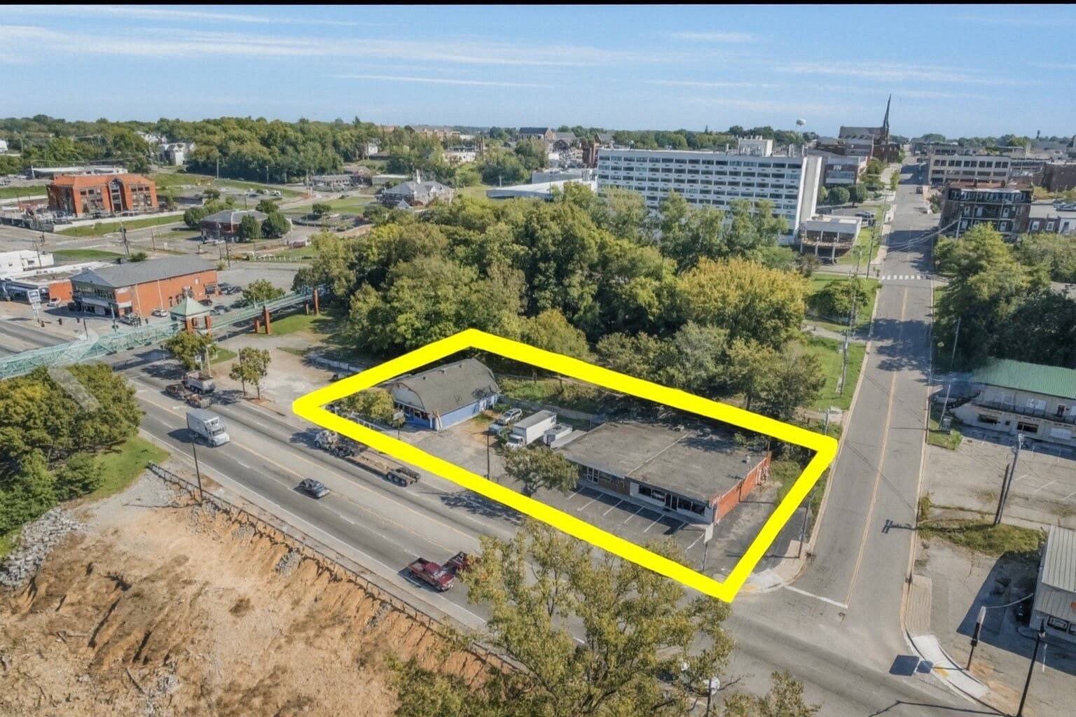 207 N Riverside Dr, Clarksville, TN 37040