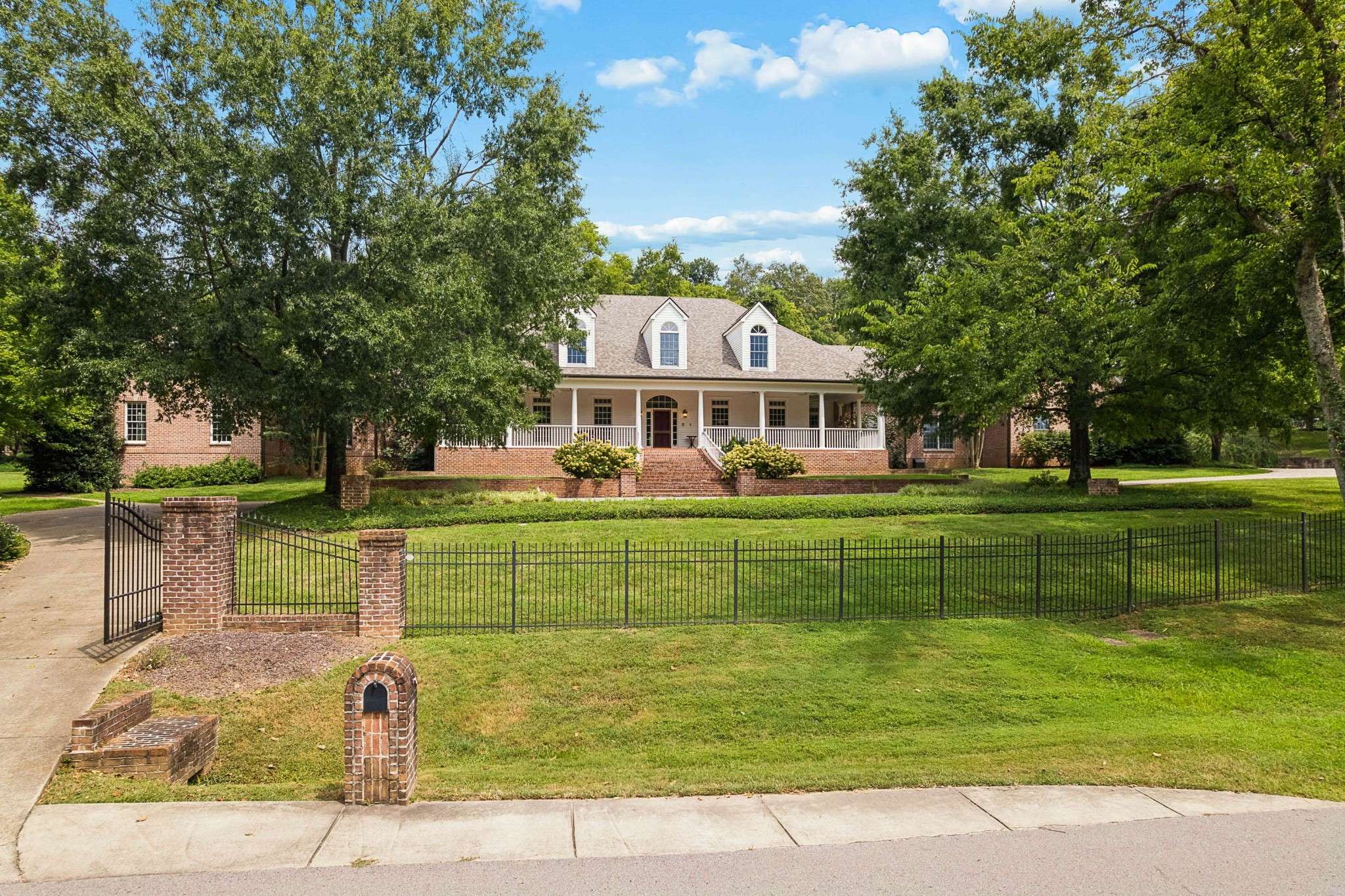 1228 Mary Helen Dr, Nashville, TN 37220