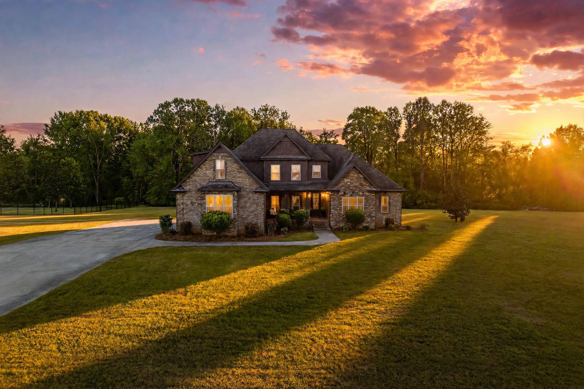 2142 Trieste Trl, Adams, TN 37010