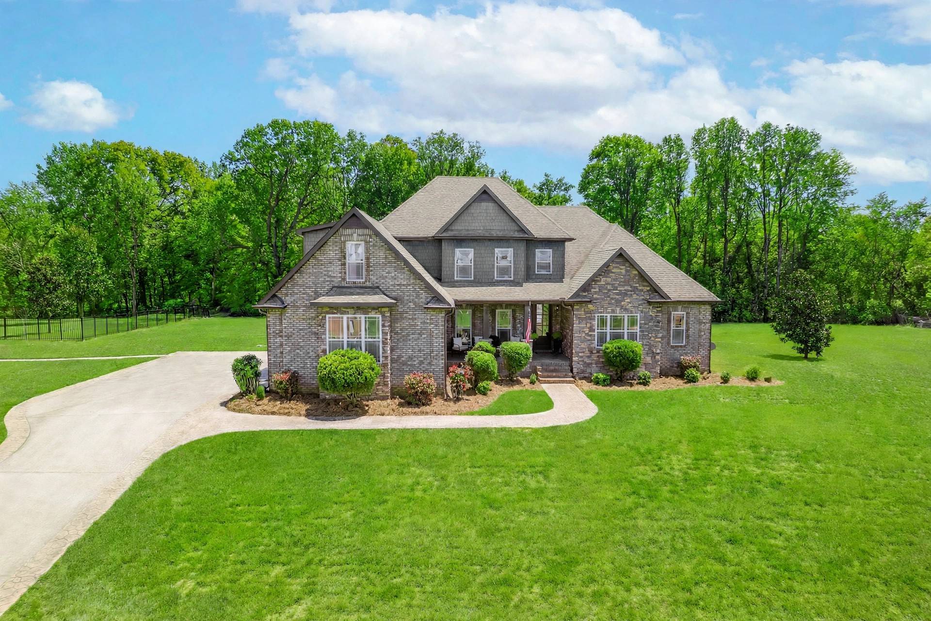 2142 Trieste Trl, Adams, TN 37010
